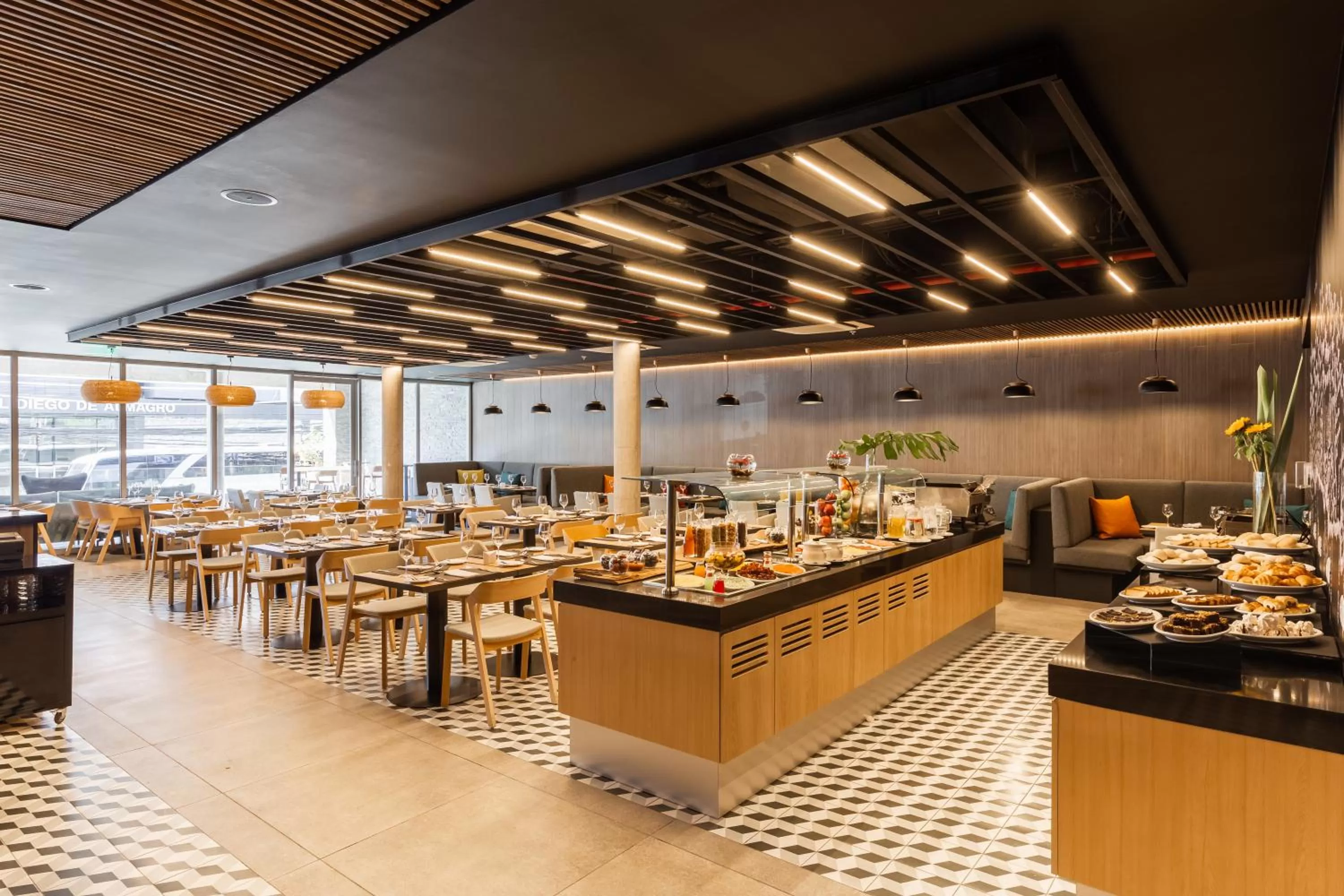 Restaurant/places to eat in Novotel Santiago Providencia