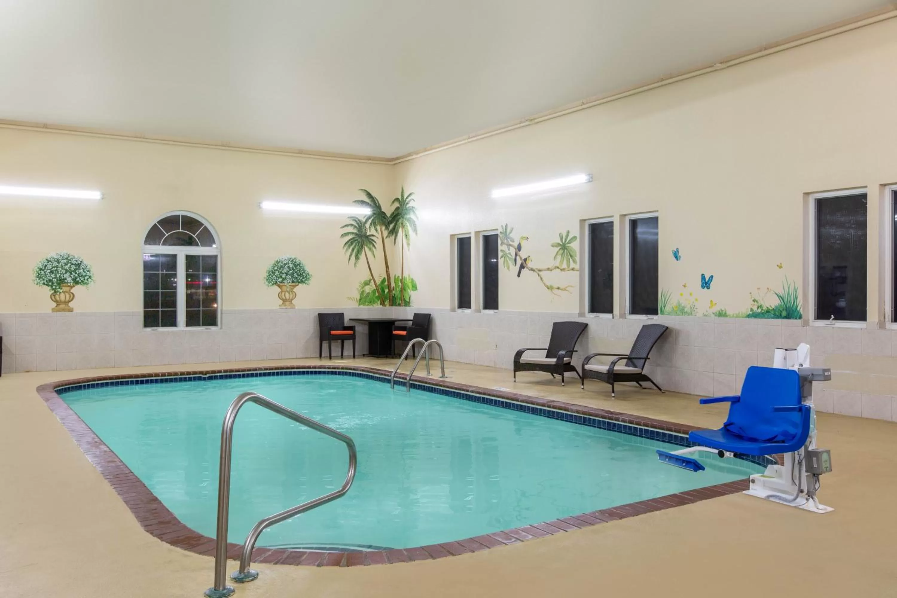 Swimming pool in Super 8 by Wyndham Ottawa