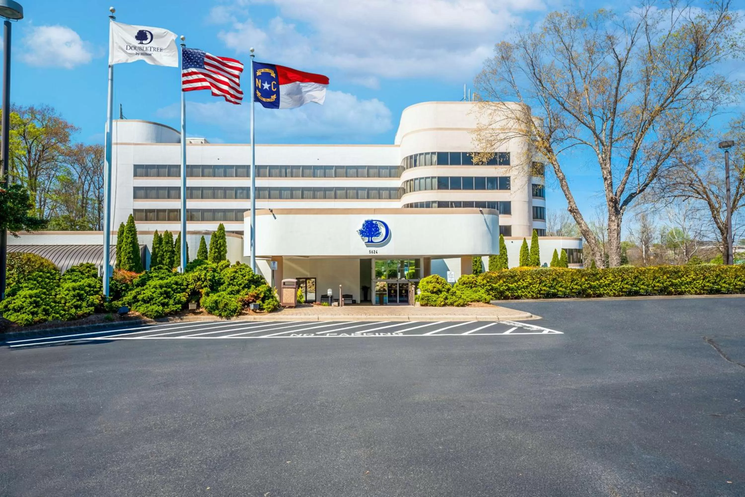 Property building in DoubleTree by Hilton South Charlotte Tyvola