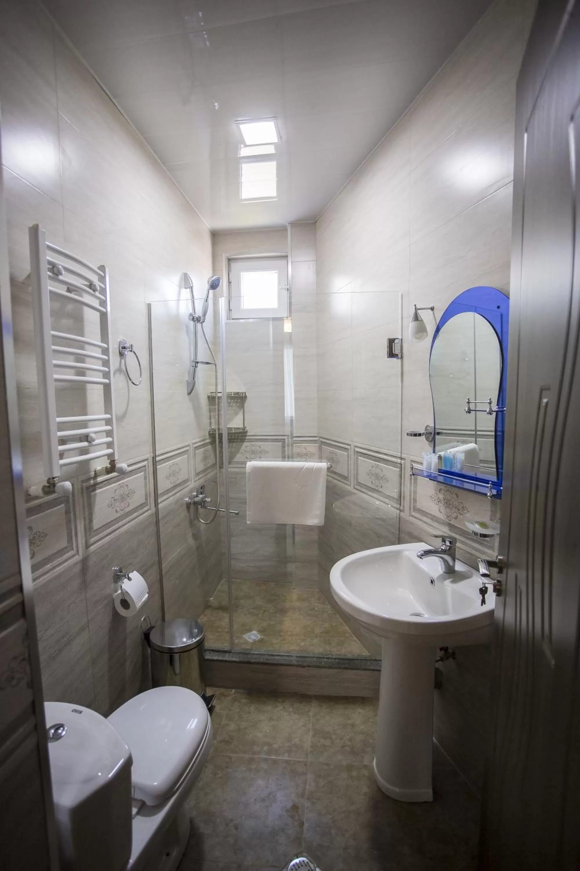 Bathroom in Hotel Garanti