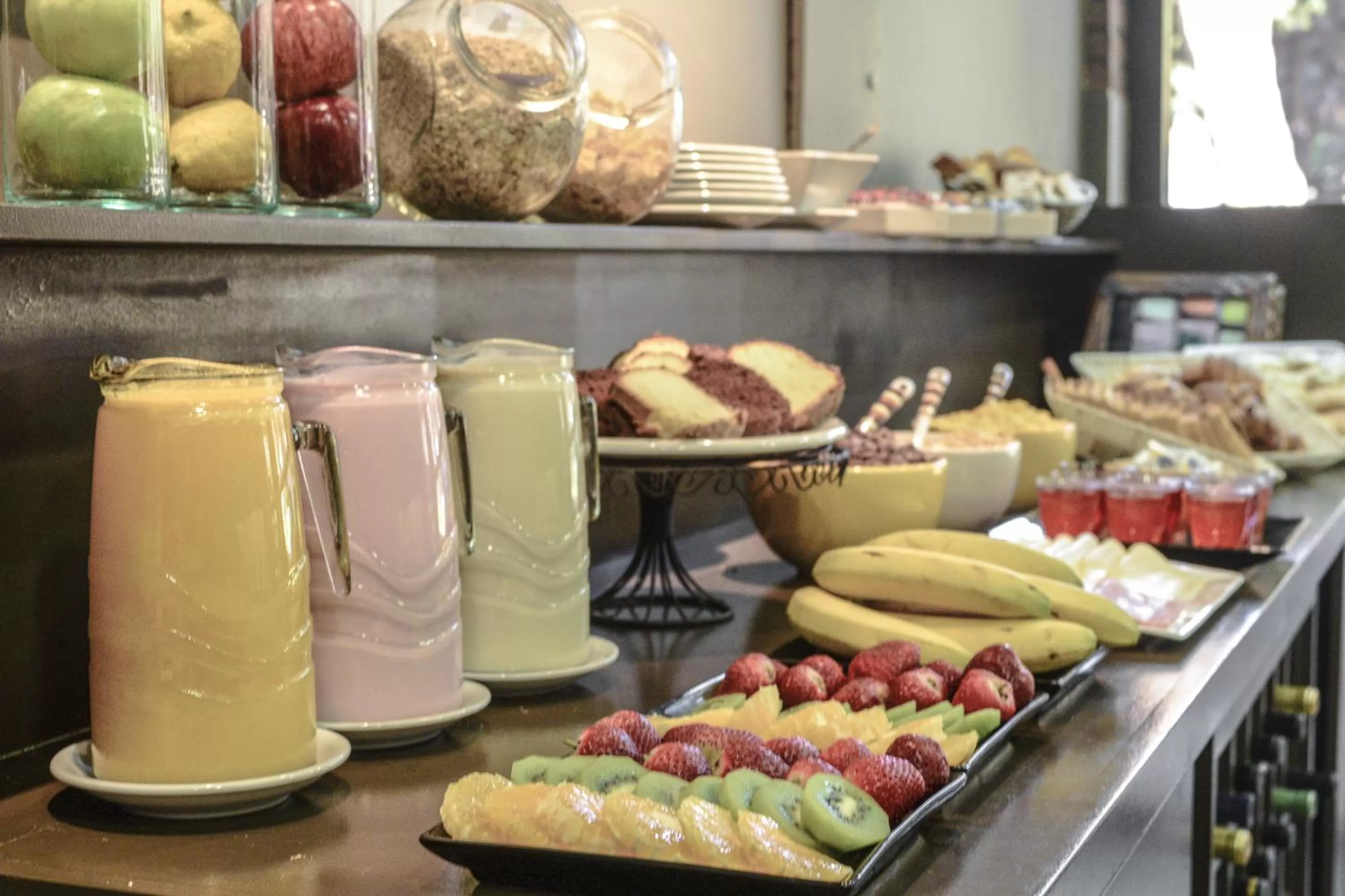 Buffet breakfast in Portal Plaza Suites