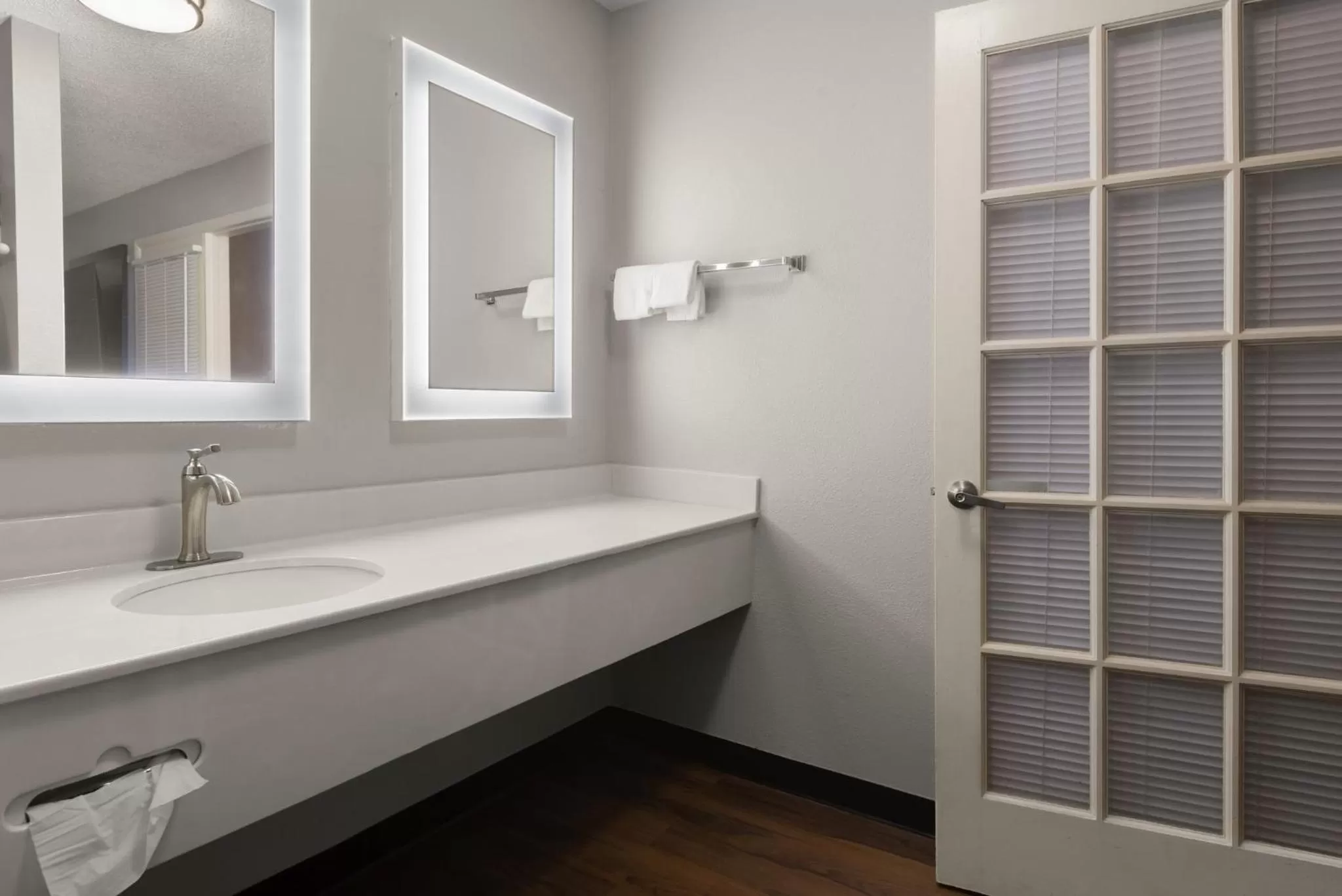 Photo of the whole room in Red Roof Inn & Suites Savannah Airport