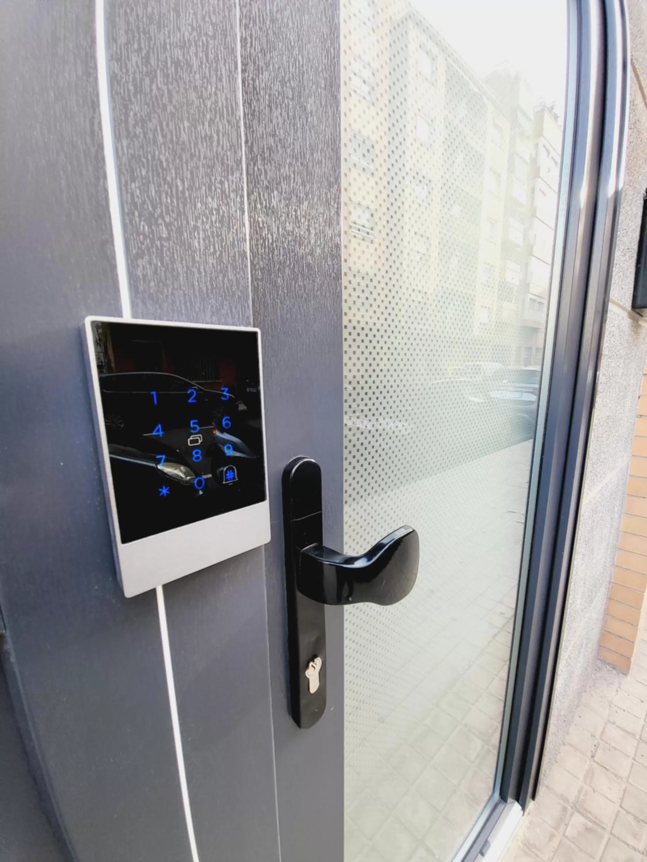 Facade/entrance in Carbonell 1