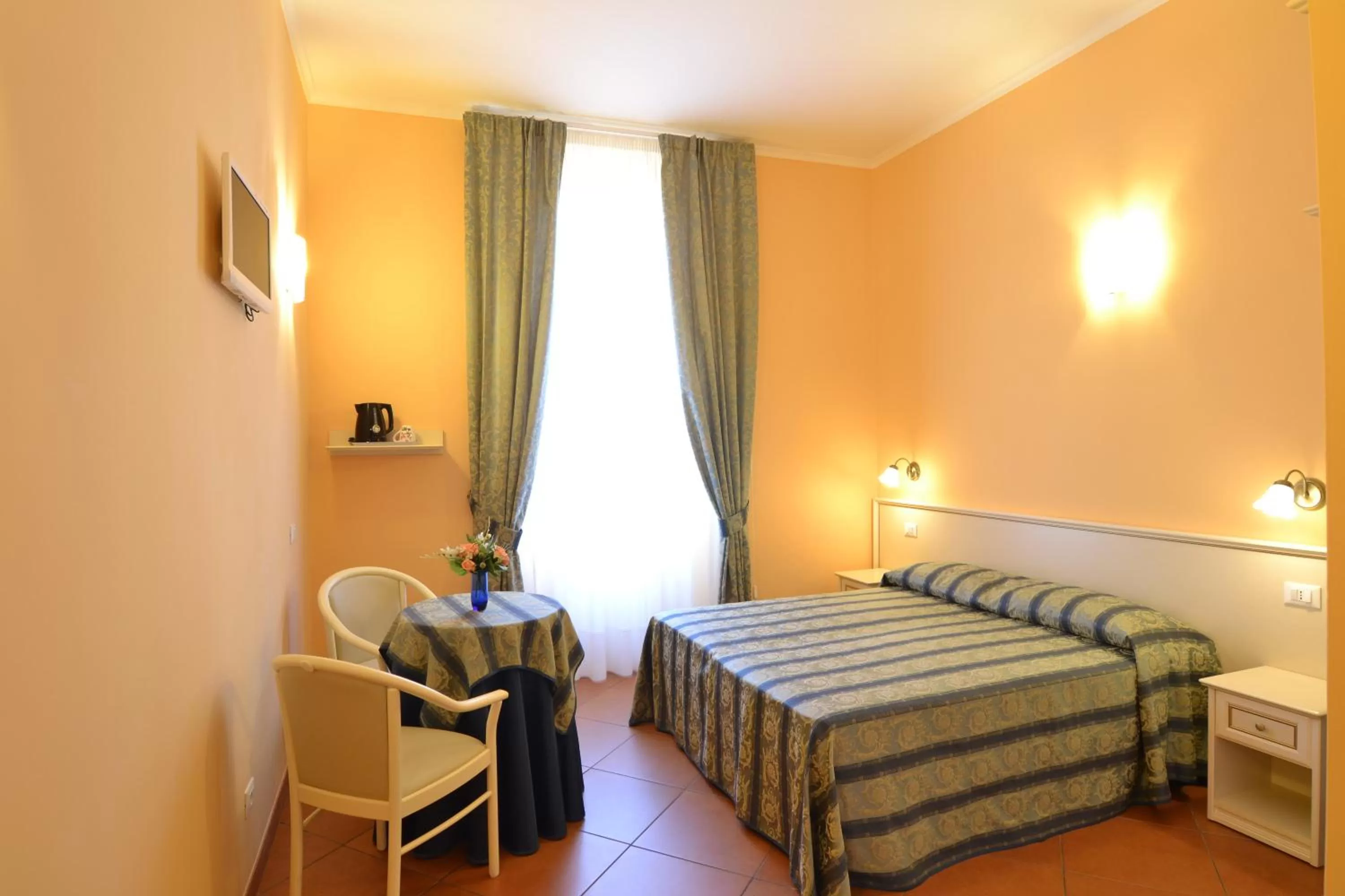 Photo of the whole room, Bed in Vatican Town