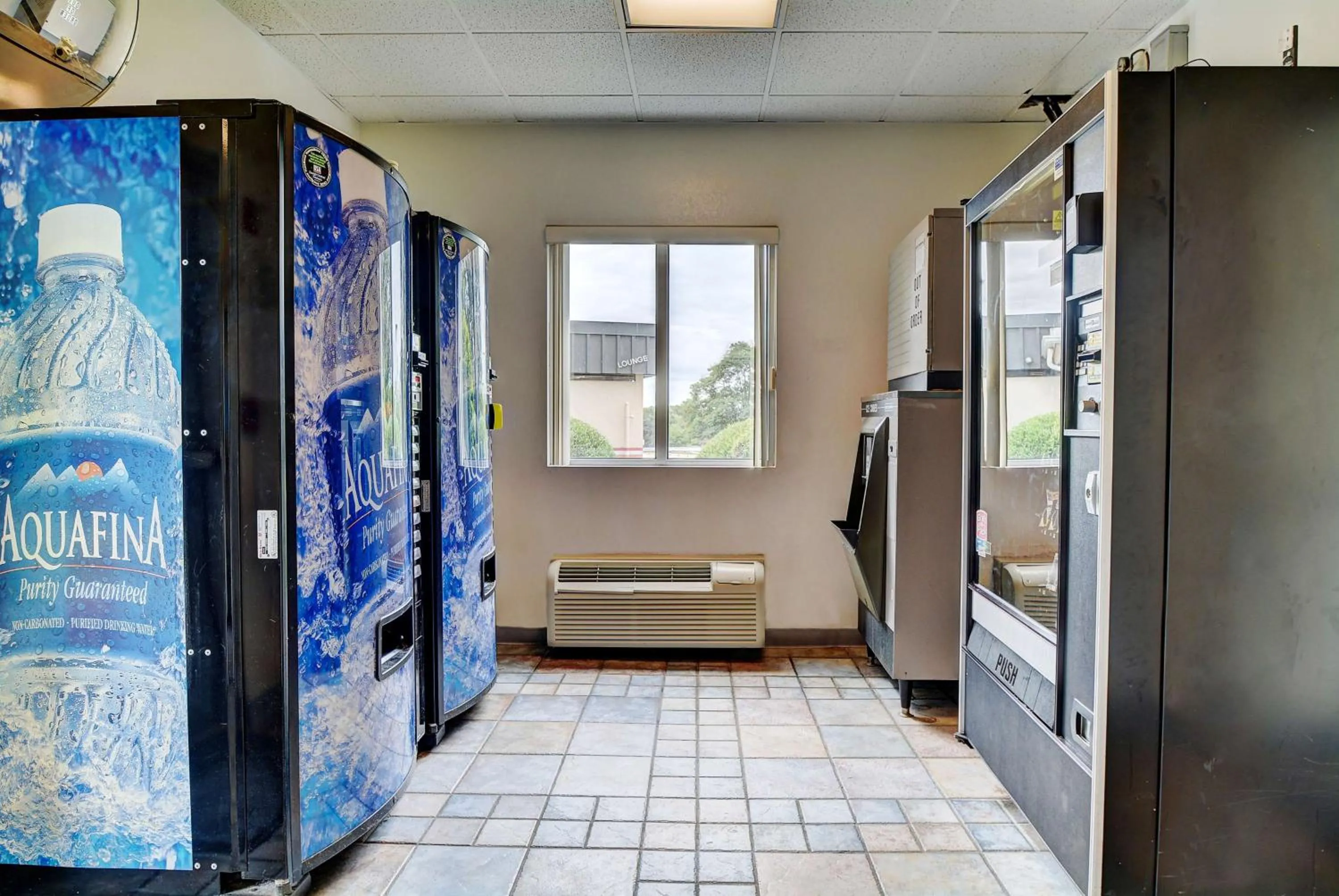 On site in Motel 6-Warwick, RI - Providence Airport - I-95