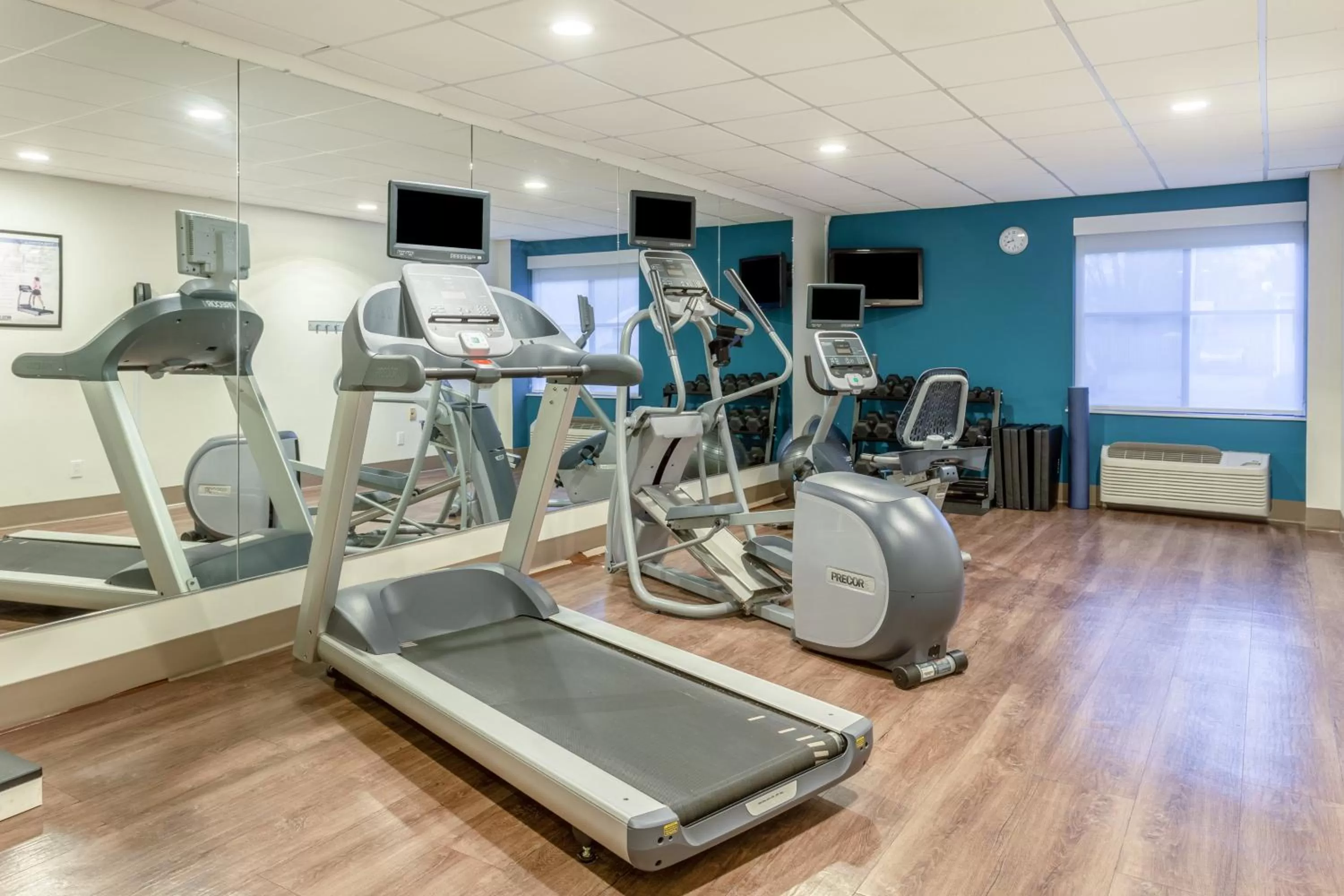 Fitness centre/facilities in Holiday Inn Express Scottsburg by IHG