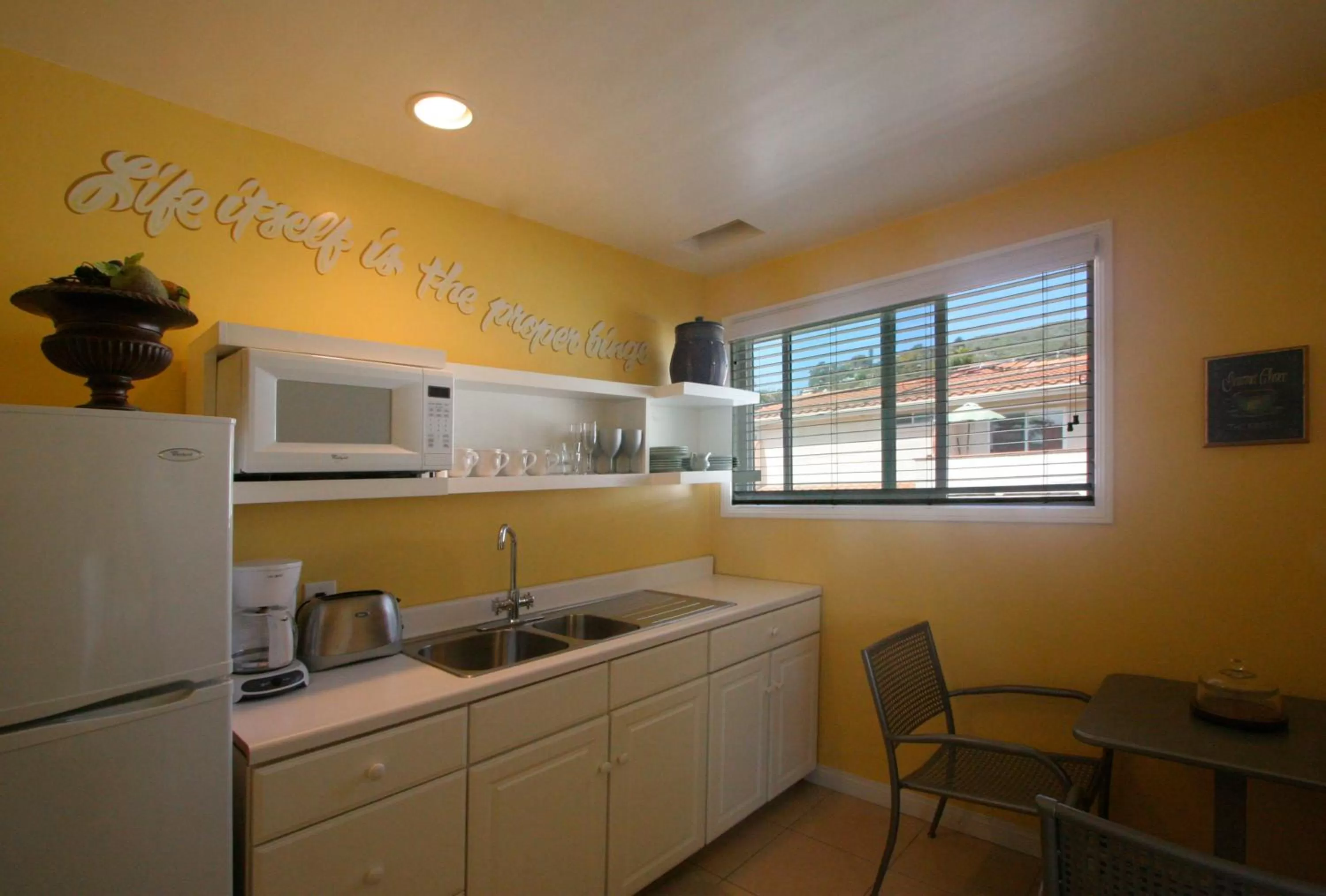 Kitchen or kitchenette in The Tides Laguna Beach