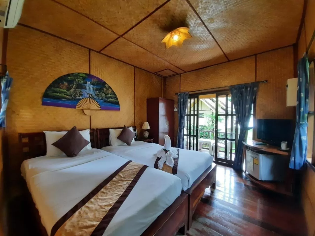 Photo of the whole room, Bed in Koh Chang Bailan Beach Resort