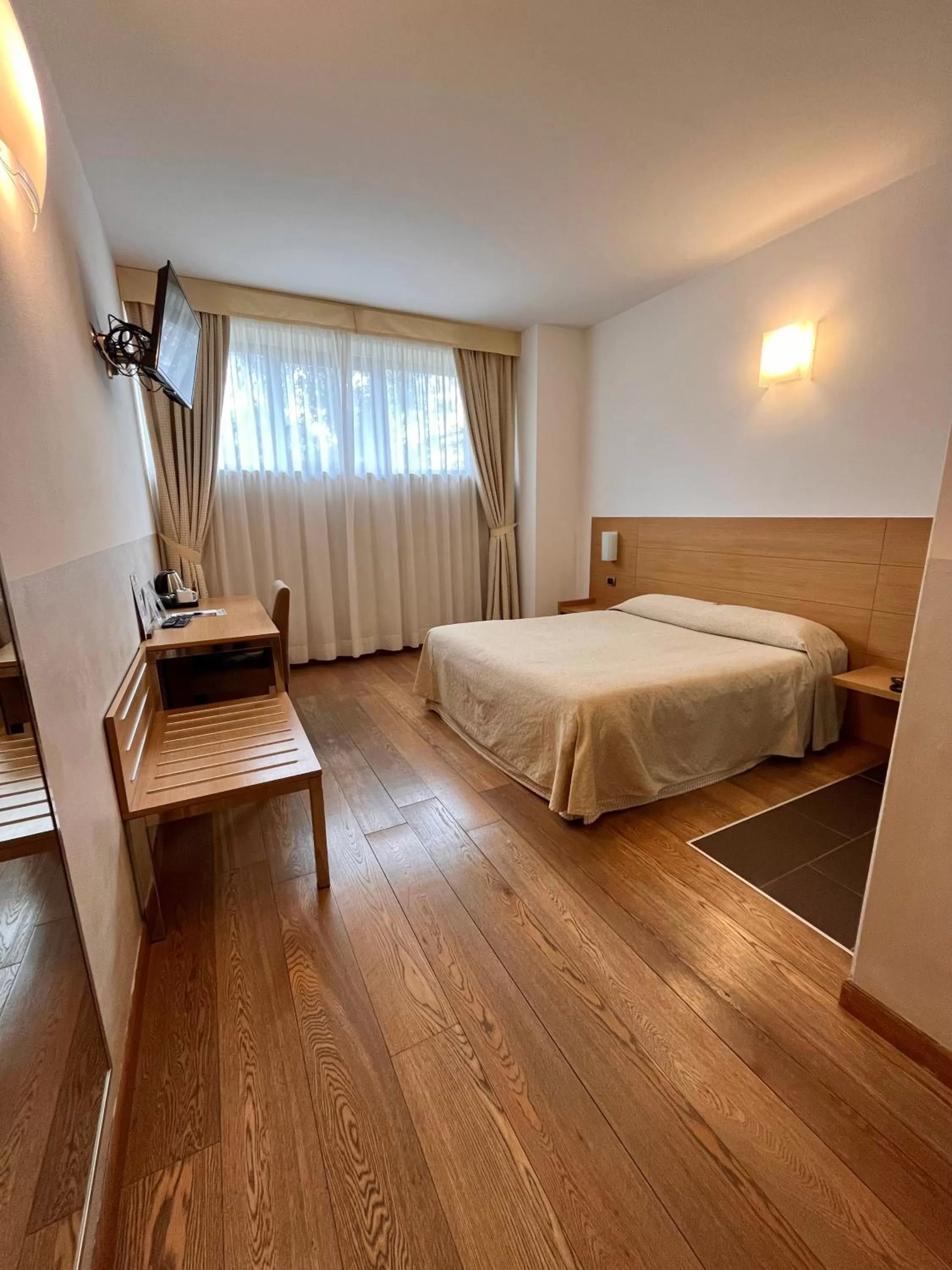 Bed in Hotel Lovere Resort & Spa