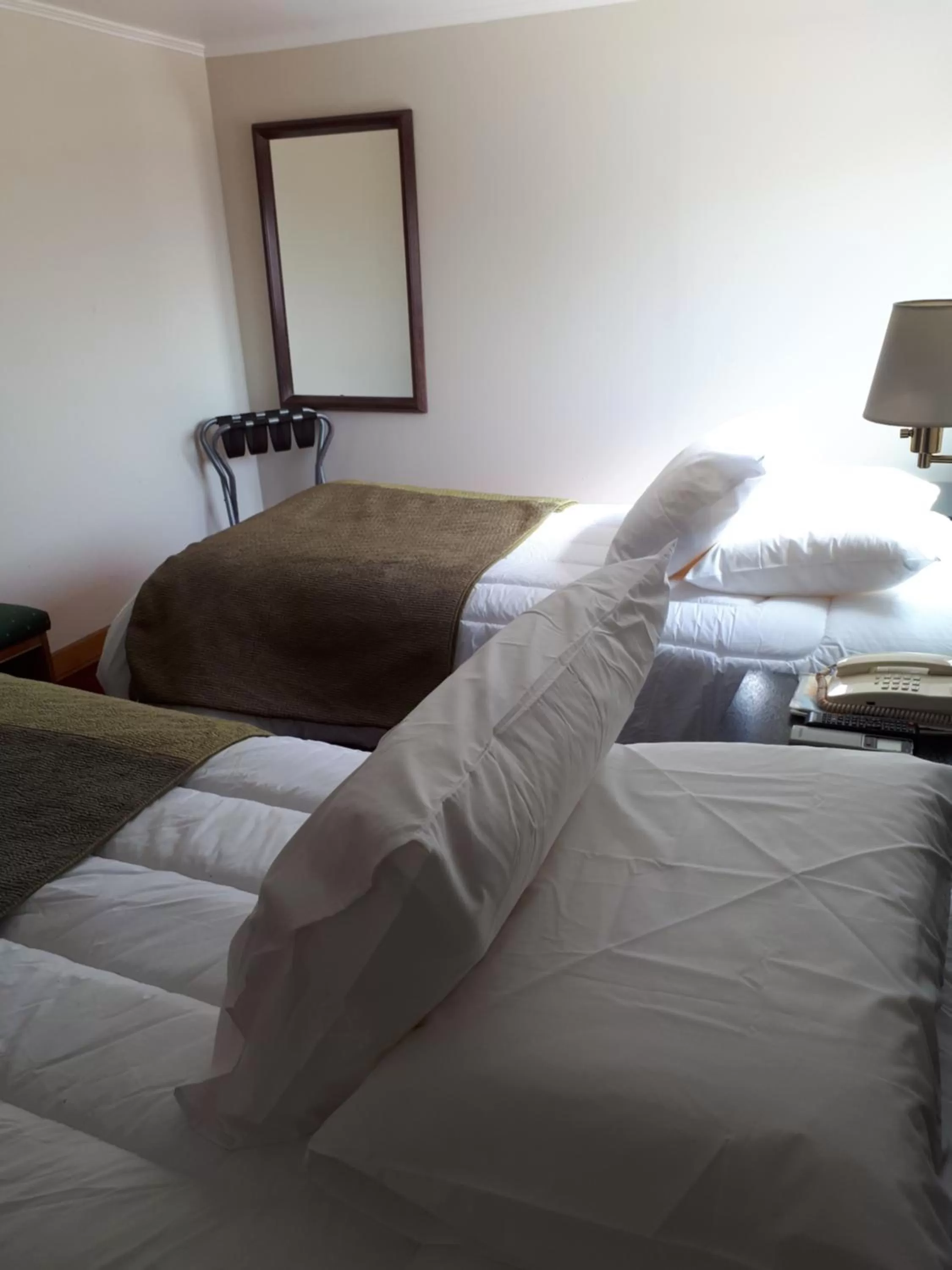 Bedroom, Bed in Hotel Gavina Express