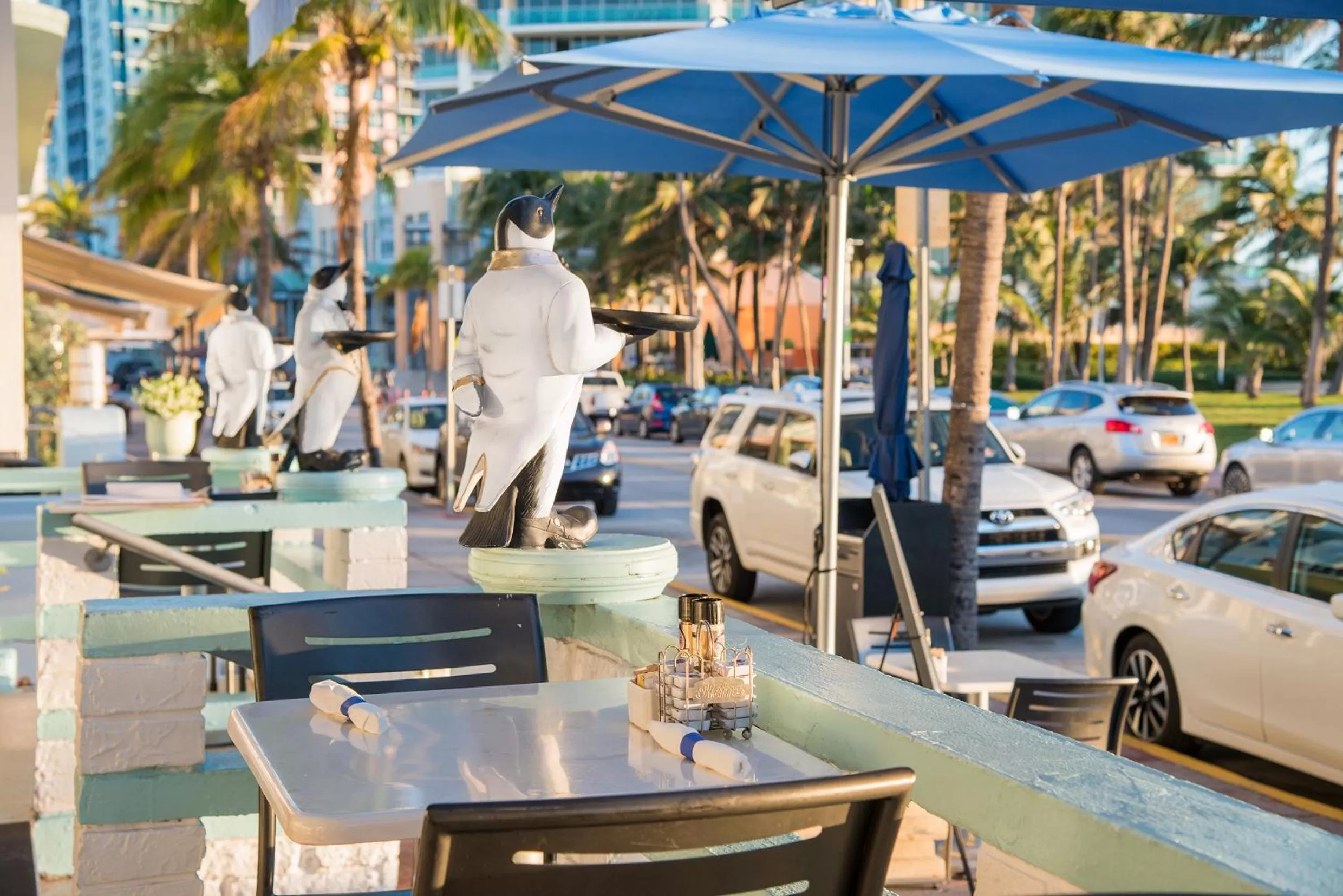 Restaurant/places to eat in Penguin Hotel