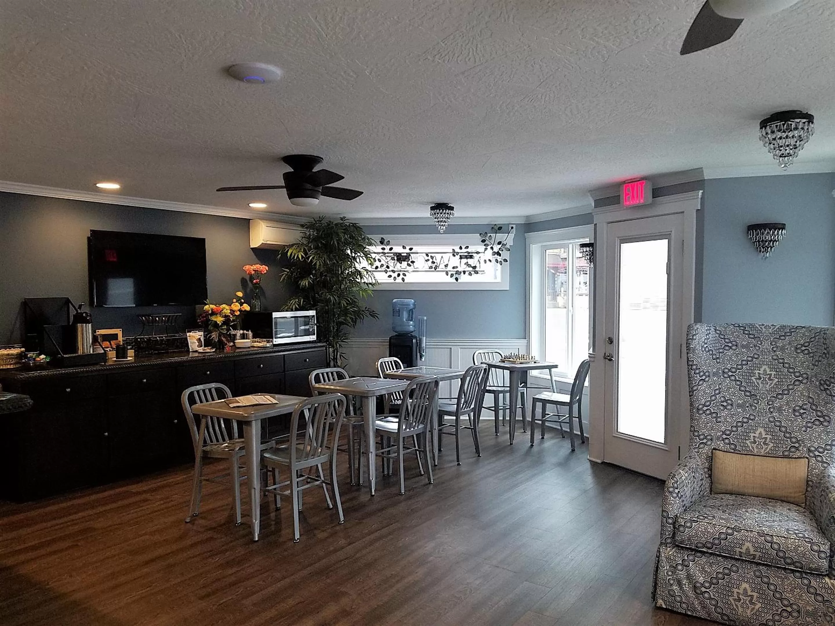 Lobby or reception in The Waldport Inn