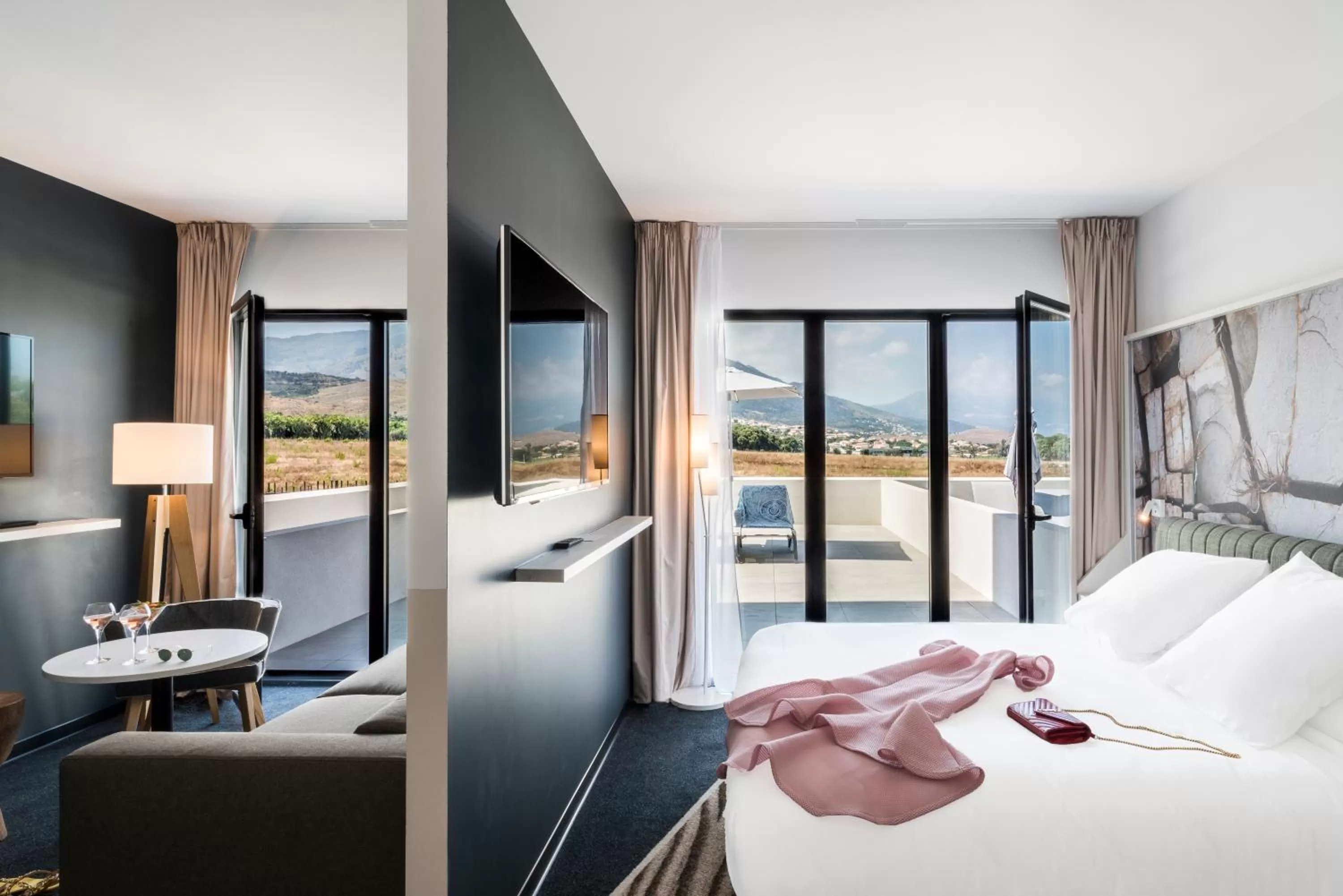 Living room, Bed in Mercure Hotel & Spa Bastia Biguglia