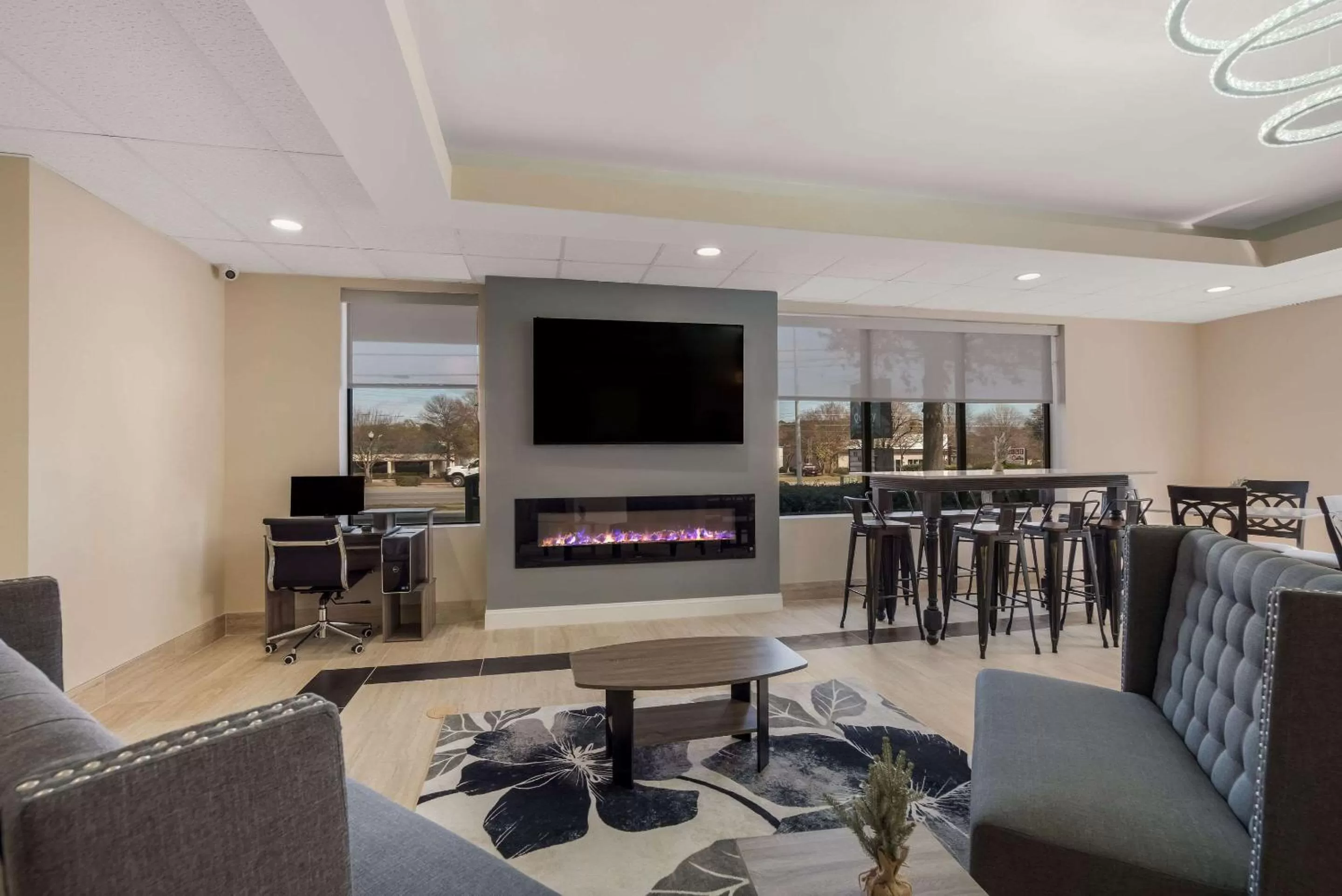 Communal lounge/ TV room in Quality Inn & Suites Aiken South