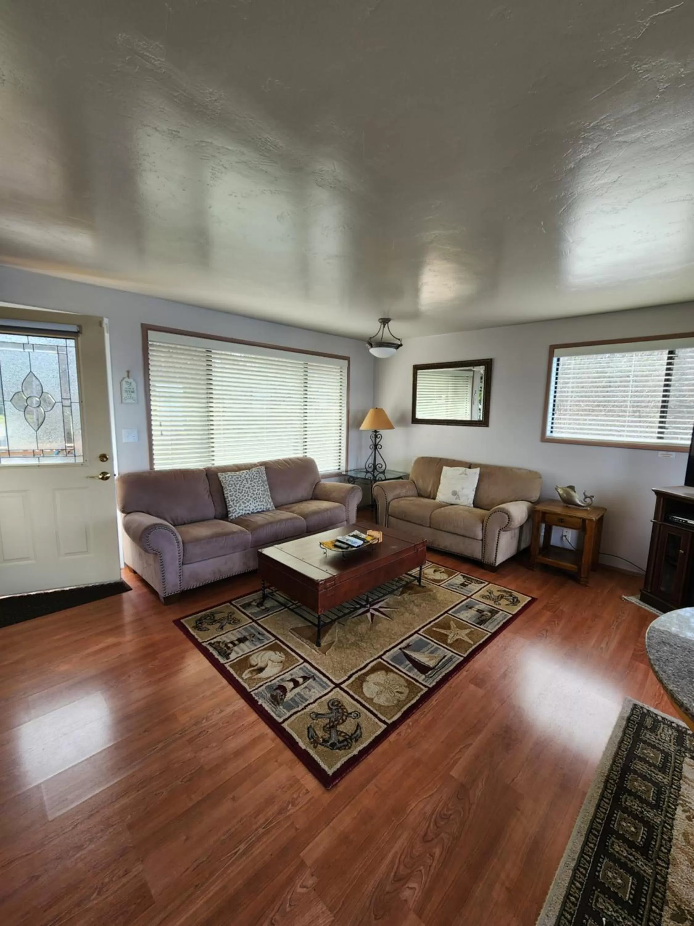 Living room in Plainview Motel