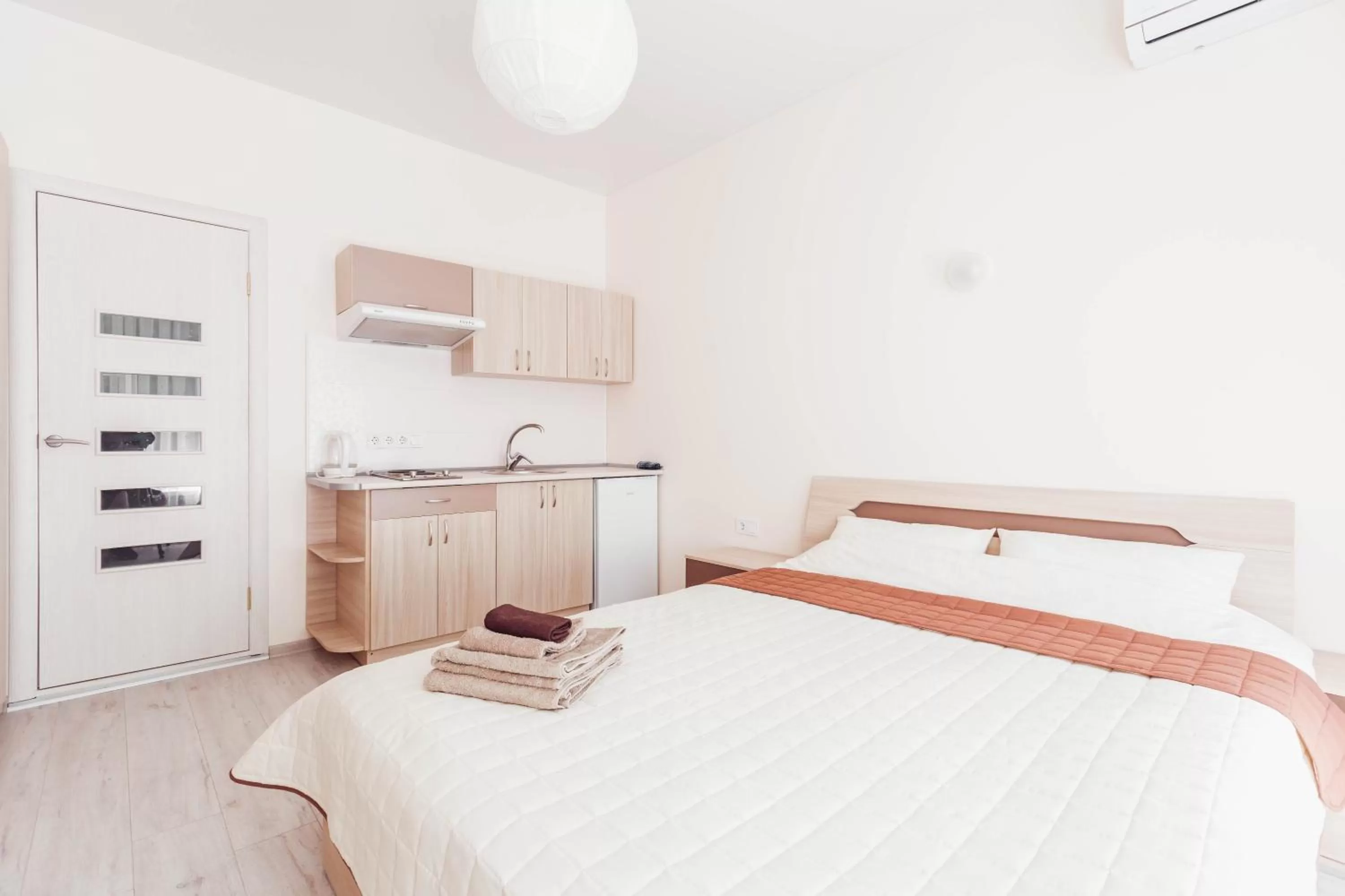 Bed in Apartments near Deribasovskaya