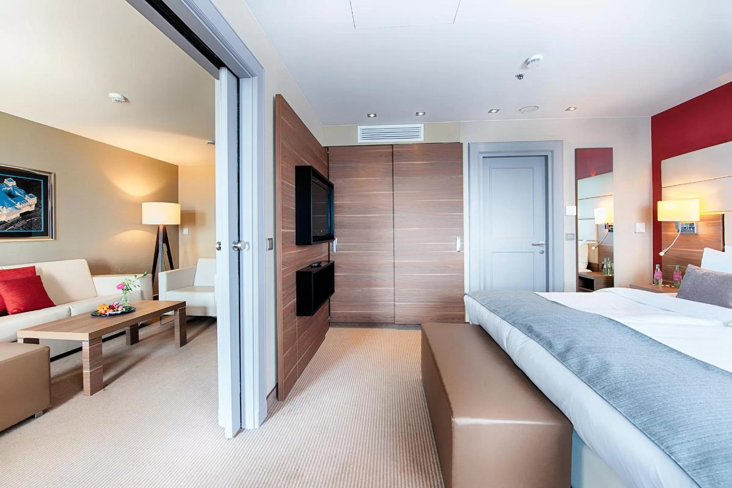 Photo of the whole room, Bed in Crowne Plaza Frankfurt Congress Hotel by IHG