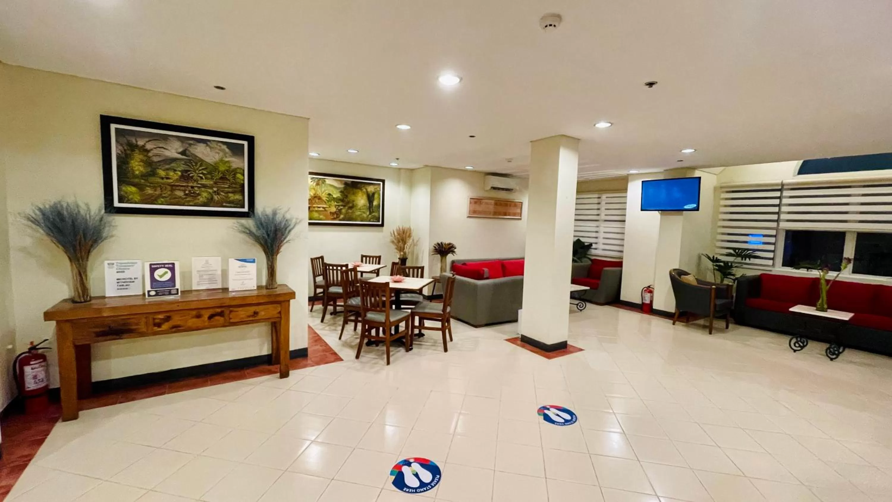 Lobby or reception in Microtel by Wyndham Tarlac