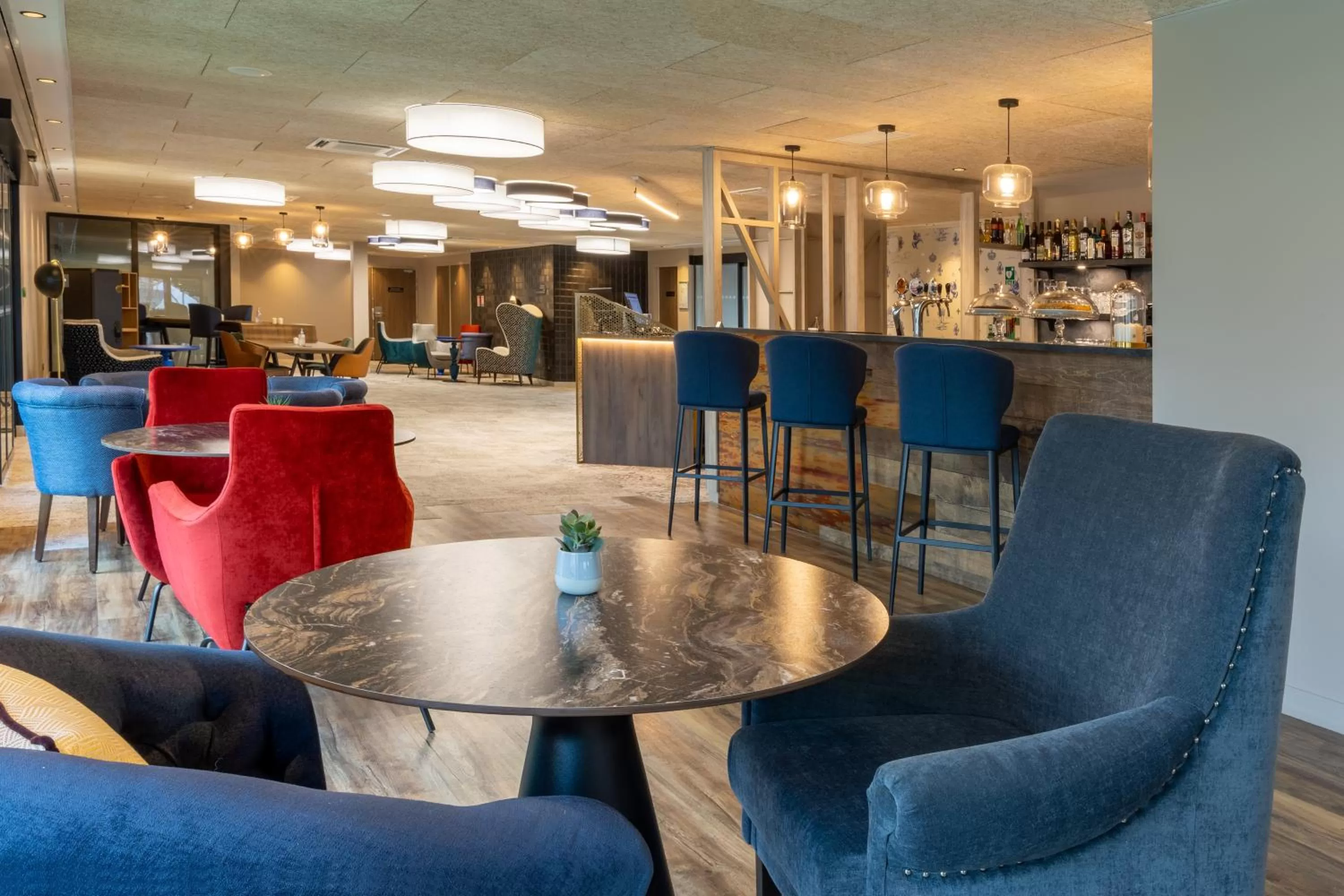 Lounge or bar in Best Western Plus Le Conquerant Rouen Nord