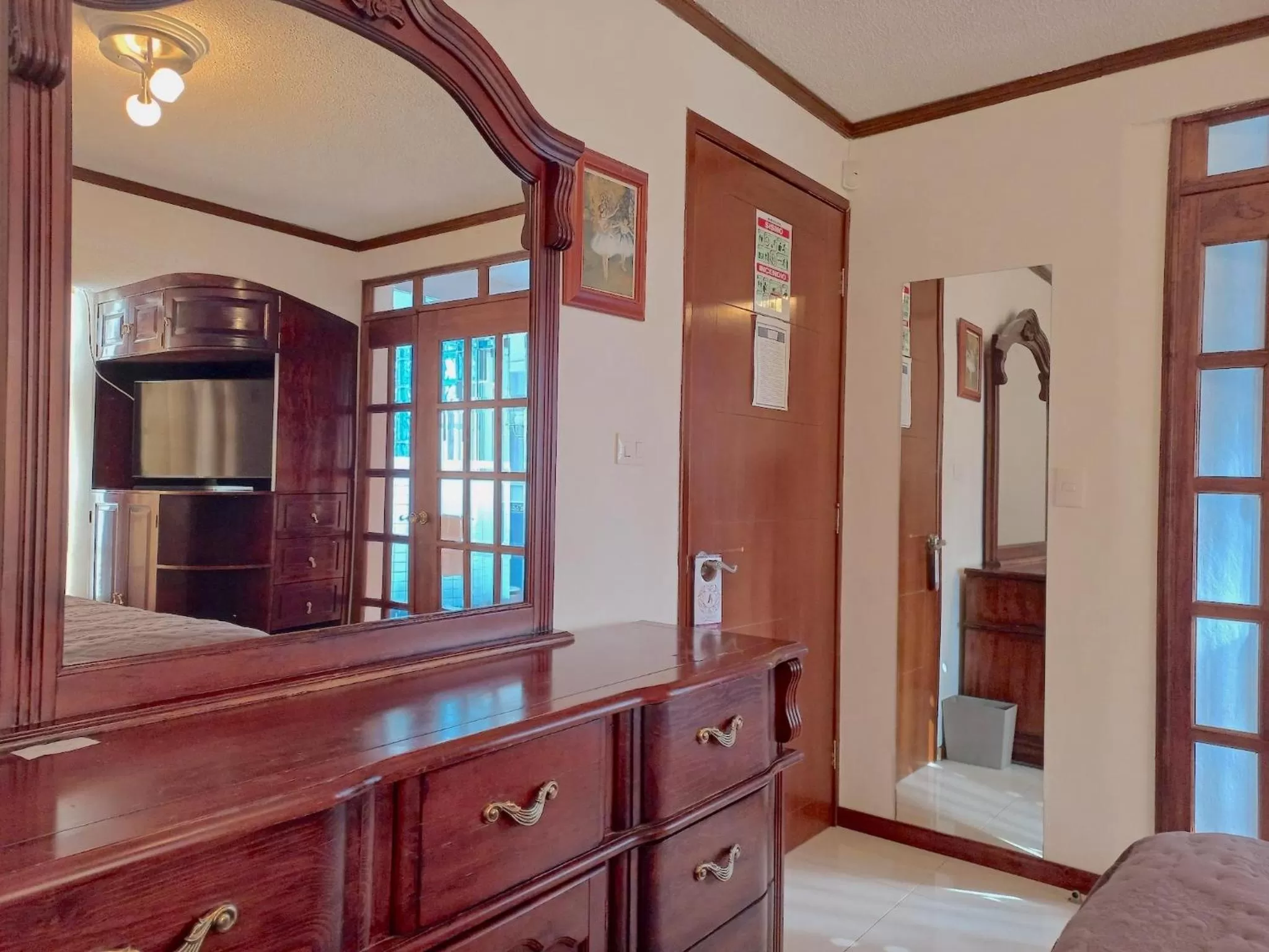 Photo of the whole room in La Aurora Hotel Like Home