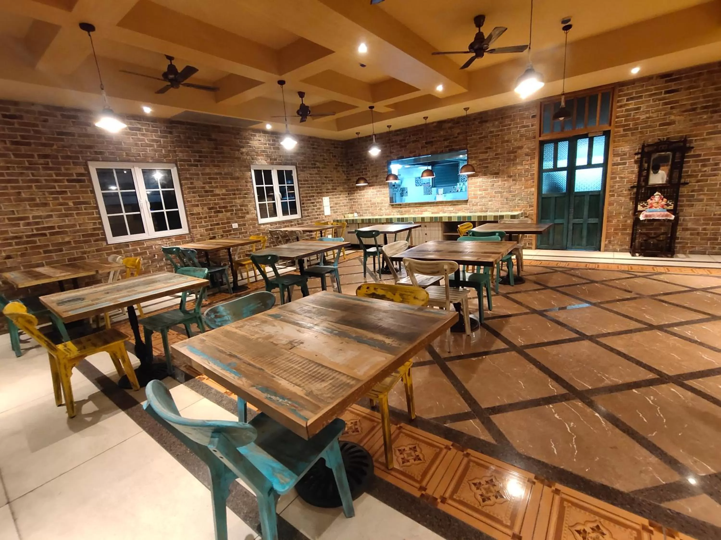 Restaurant/places to eat in Bougainvilla Apartment