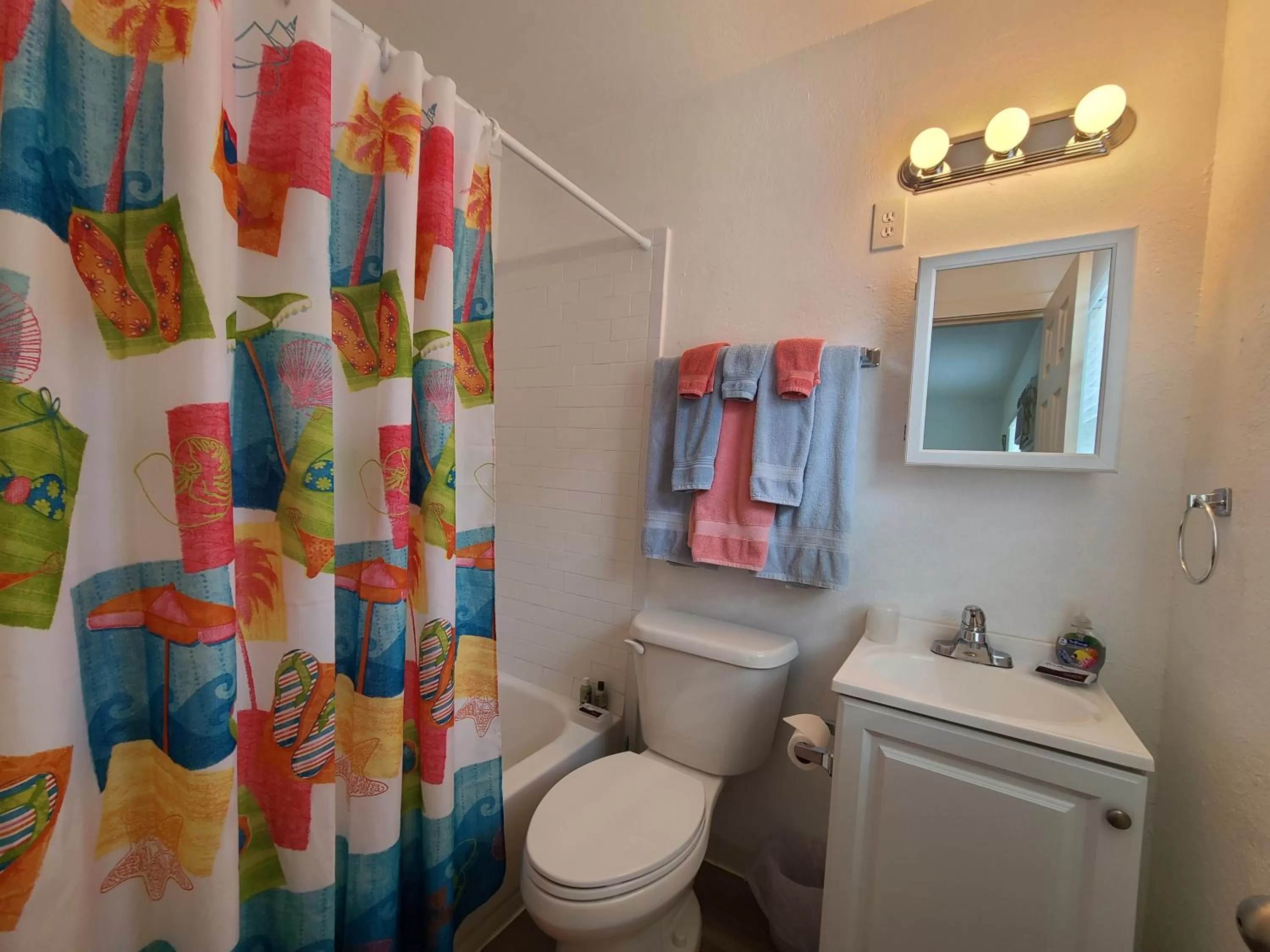 Bathroom in Sun Island Motel