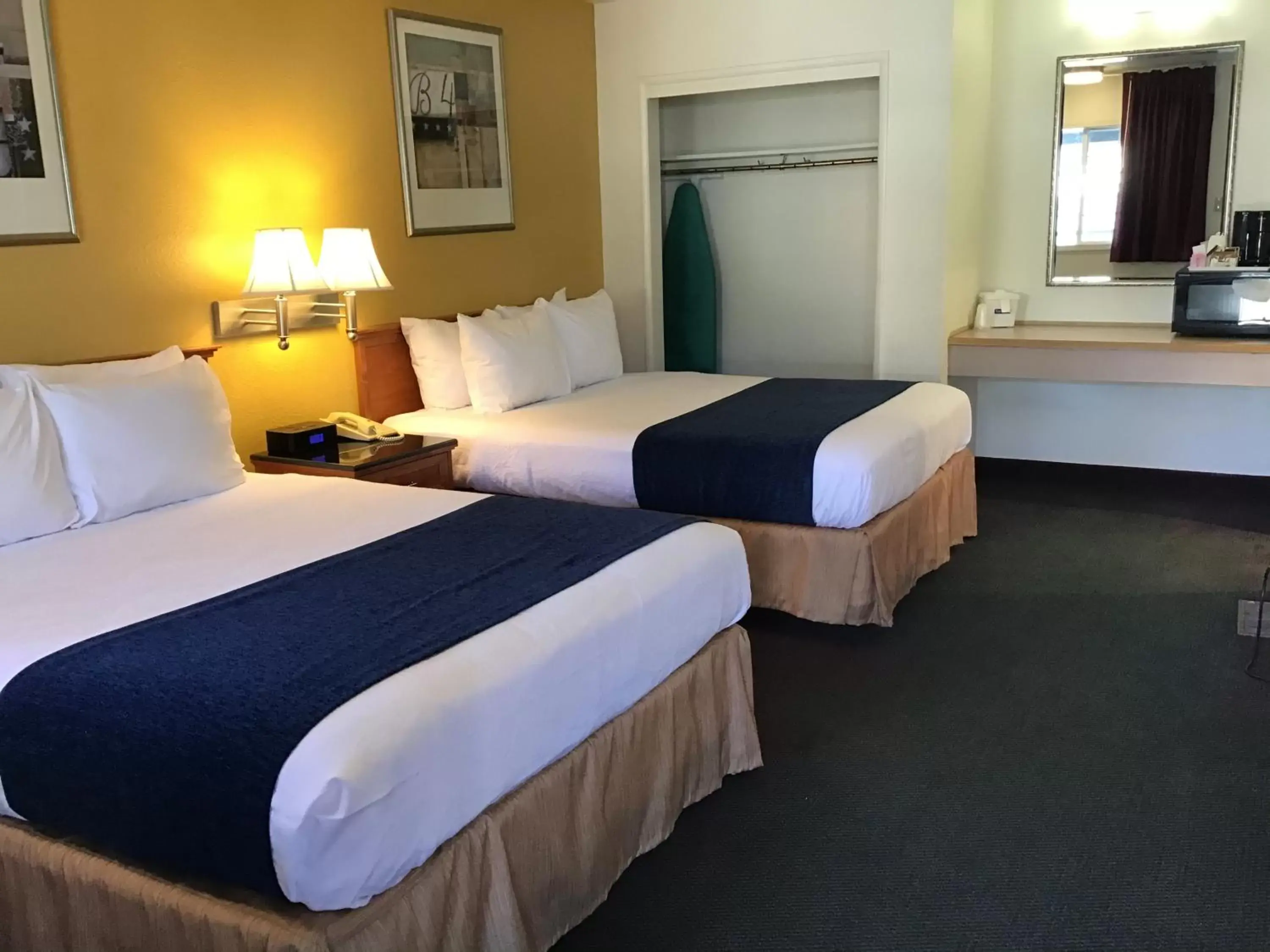 Standard Double Room - Non-Smoking in Travelodge by Wyndham Pendleton OR Standard Double Room - Non-Smoking in Travelodge by Wyndham Pendleton OR