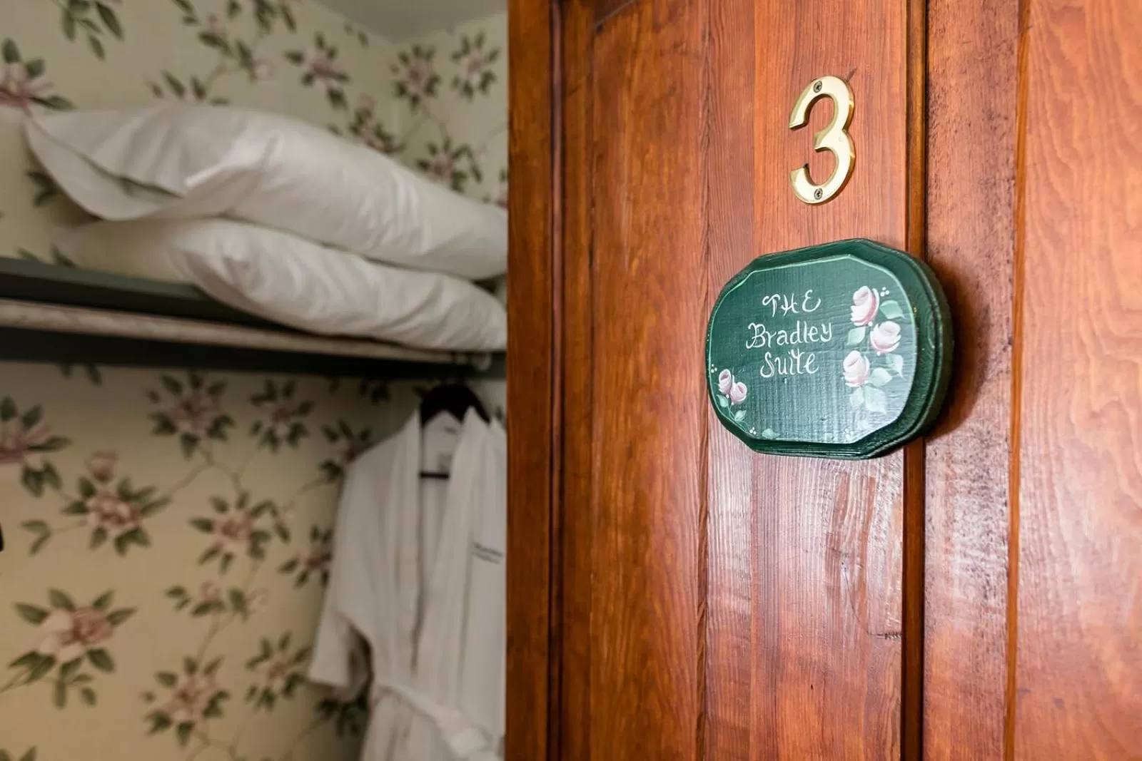 Logo/Certificate/Sign in The Babcock House