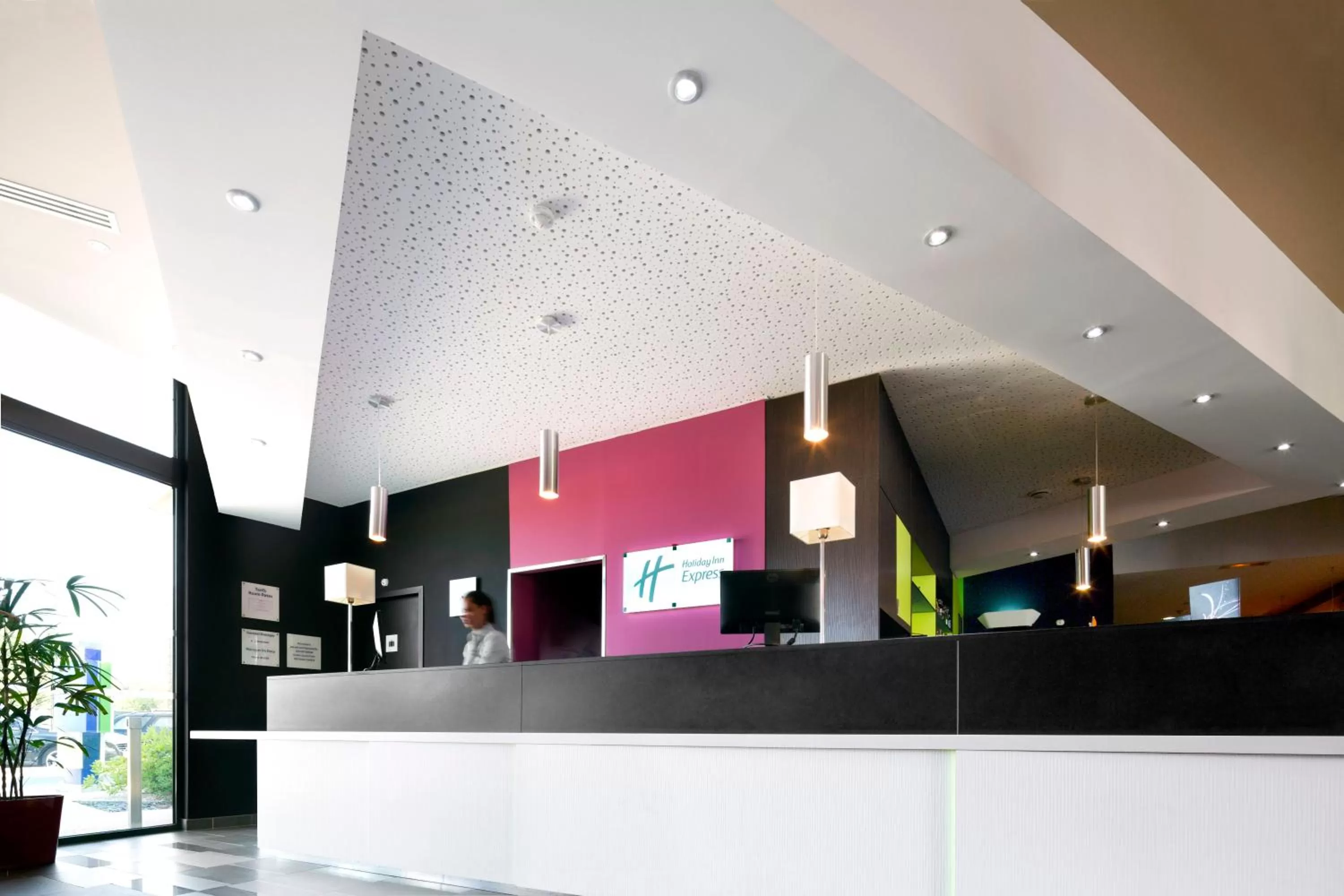 Lobby or reception in Holiday Inn Express Montpellier - Odysseum by IHG