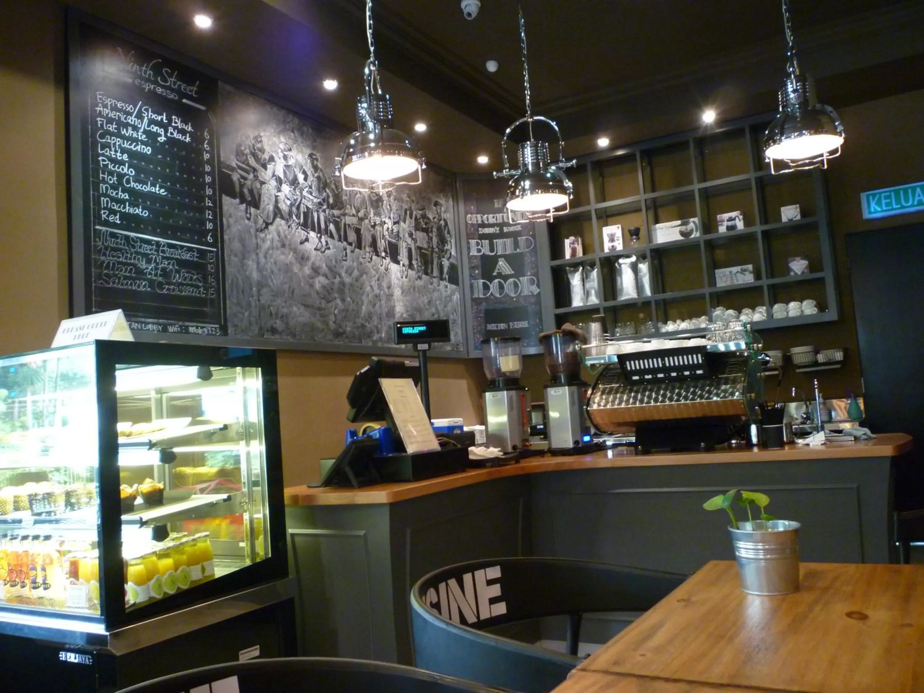 Lounge or bar in Manhattan Business Hotel Damansara Perdana