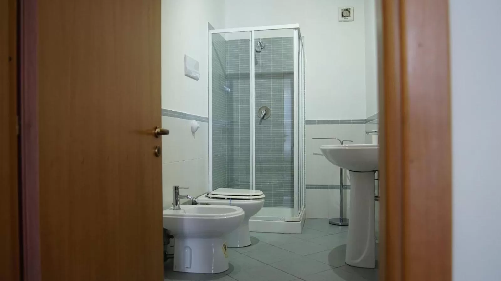 Shower, Bathroom in LE PORTE DI PALERMO