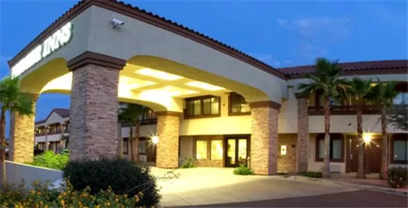Facade/entrance in Premier Inns Tolleson