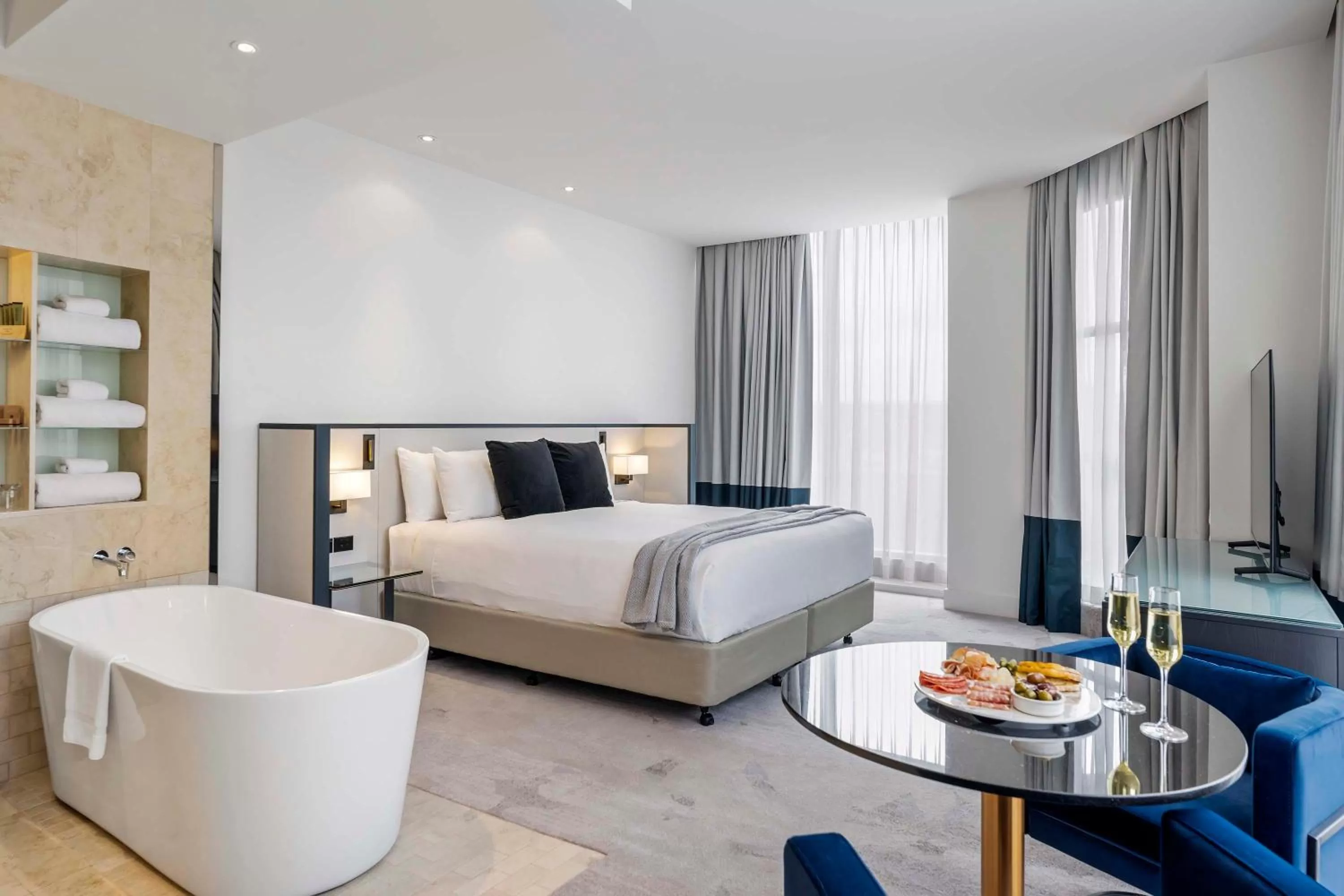 Bedroom, Bed in Peppers Waymouth Hotel