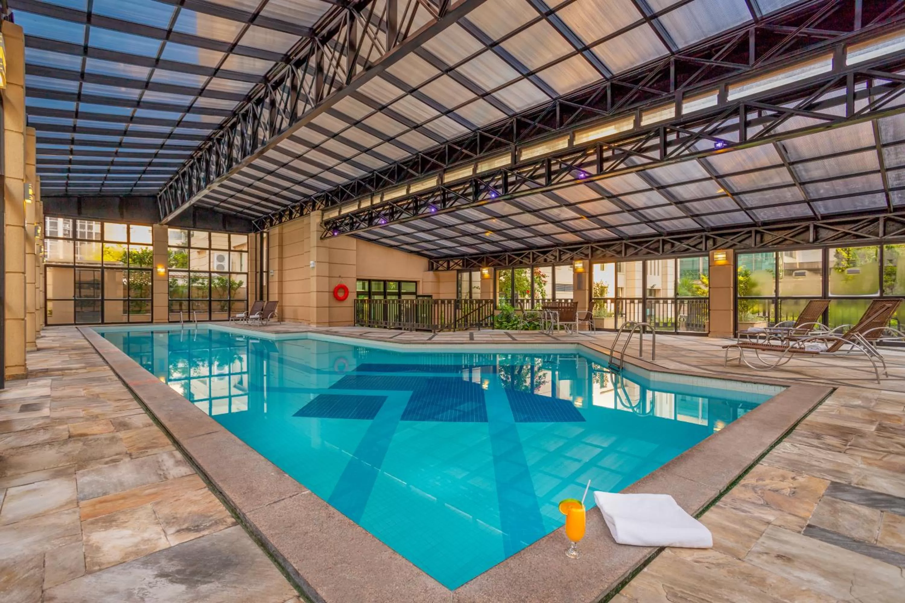 Swimming pool in Mercure Sao Paulo Pinheiros