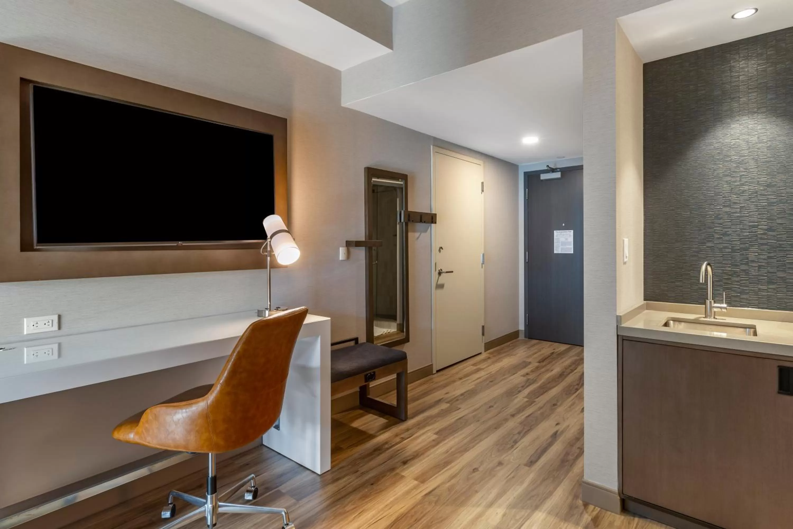 King Suite - Non Smoking in Cambria Hotel New Haven University Area