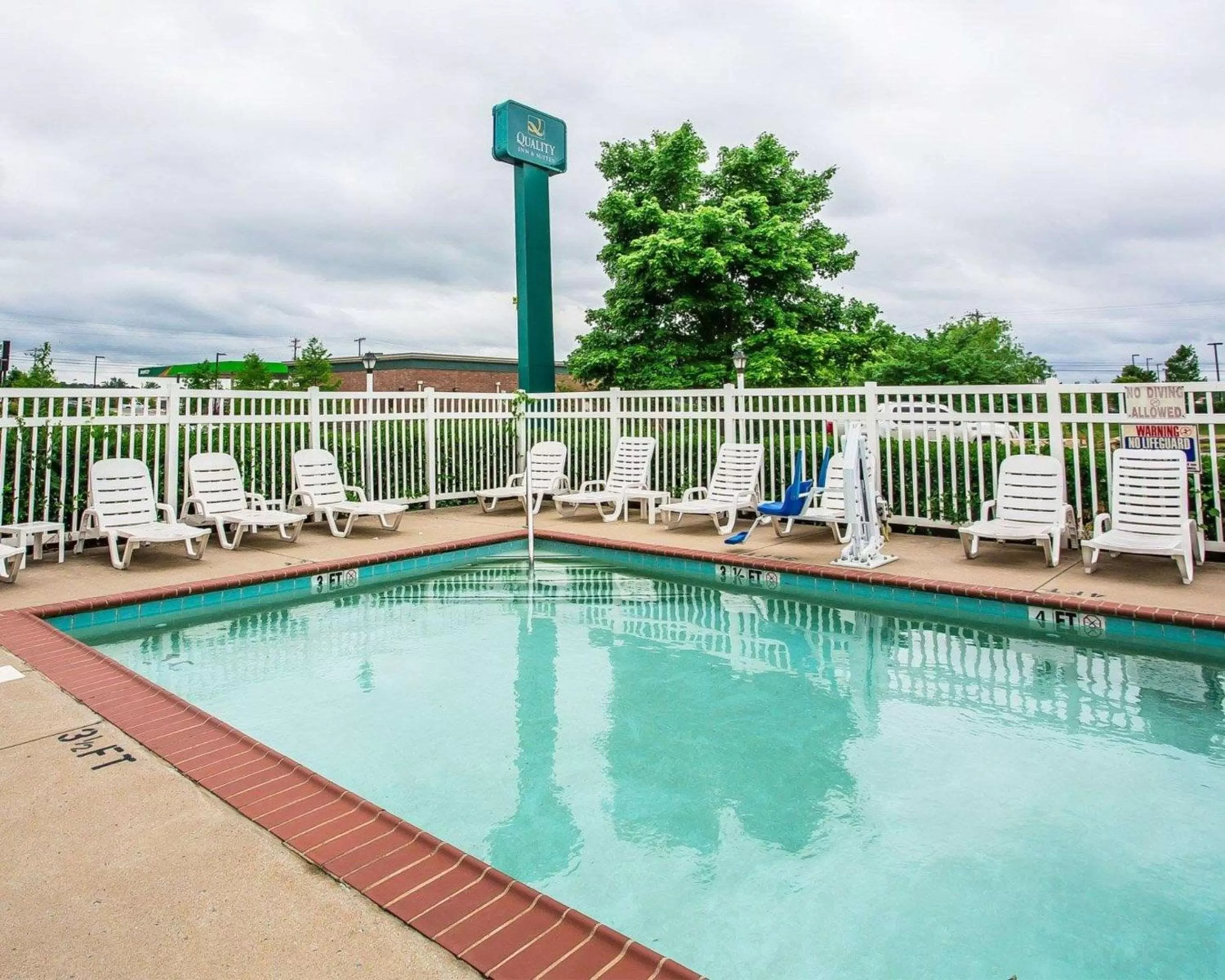 On site, Swimming Pool in Quality Inn & Suites Mt. Juliet