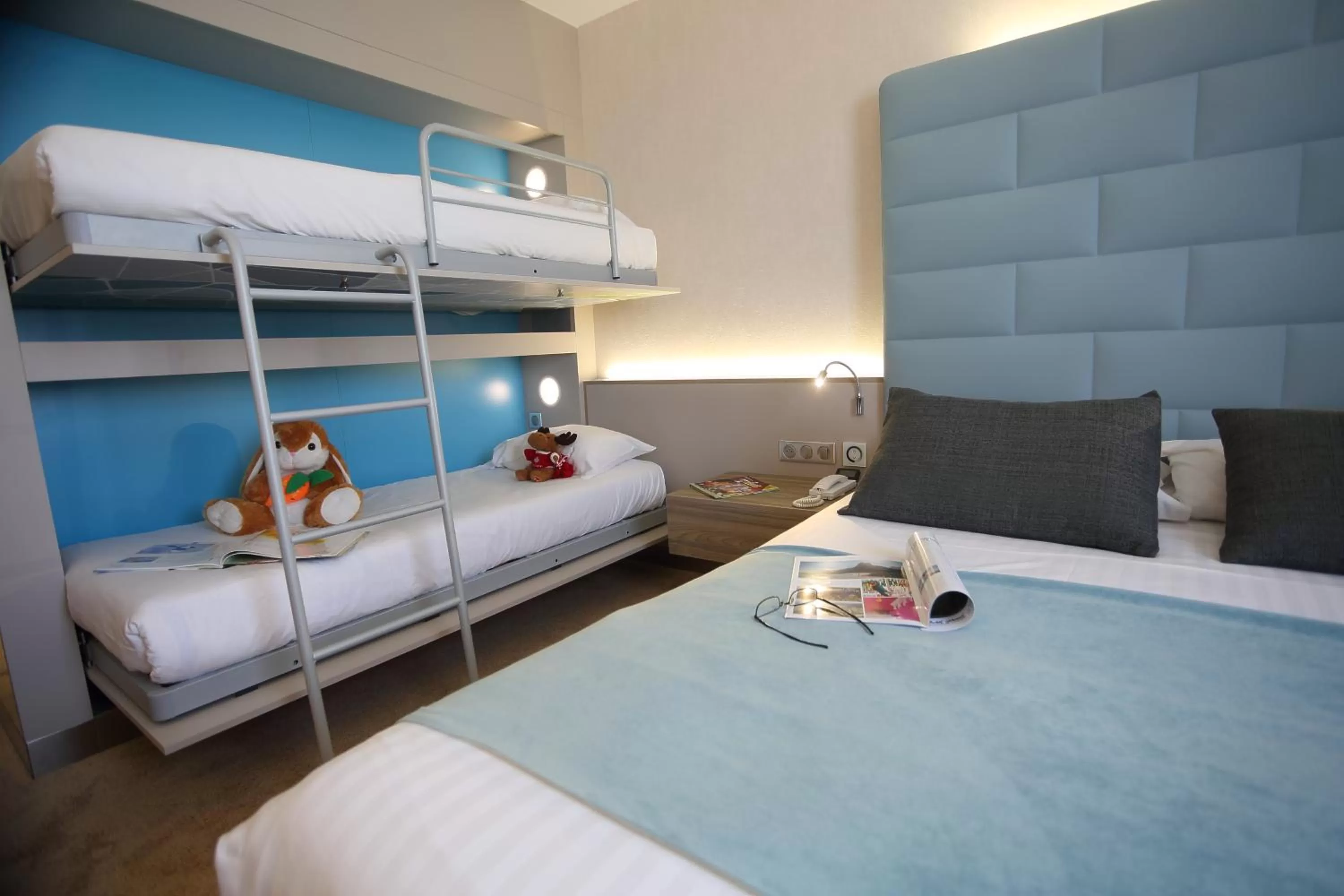 Photo of the whole room, Bed in Hotel Plaza - site du Futuroscope