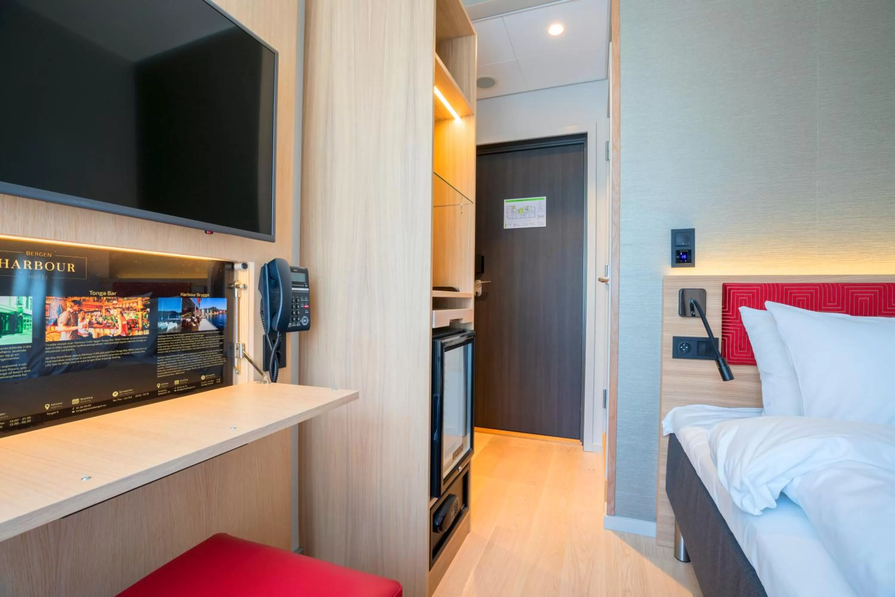 TV and multimedia, Bed in Bergen Harbour Hotel, WorldHotels Crafted