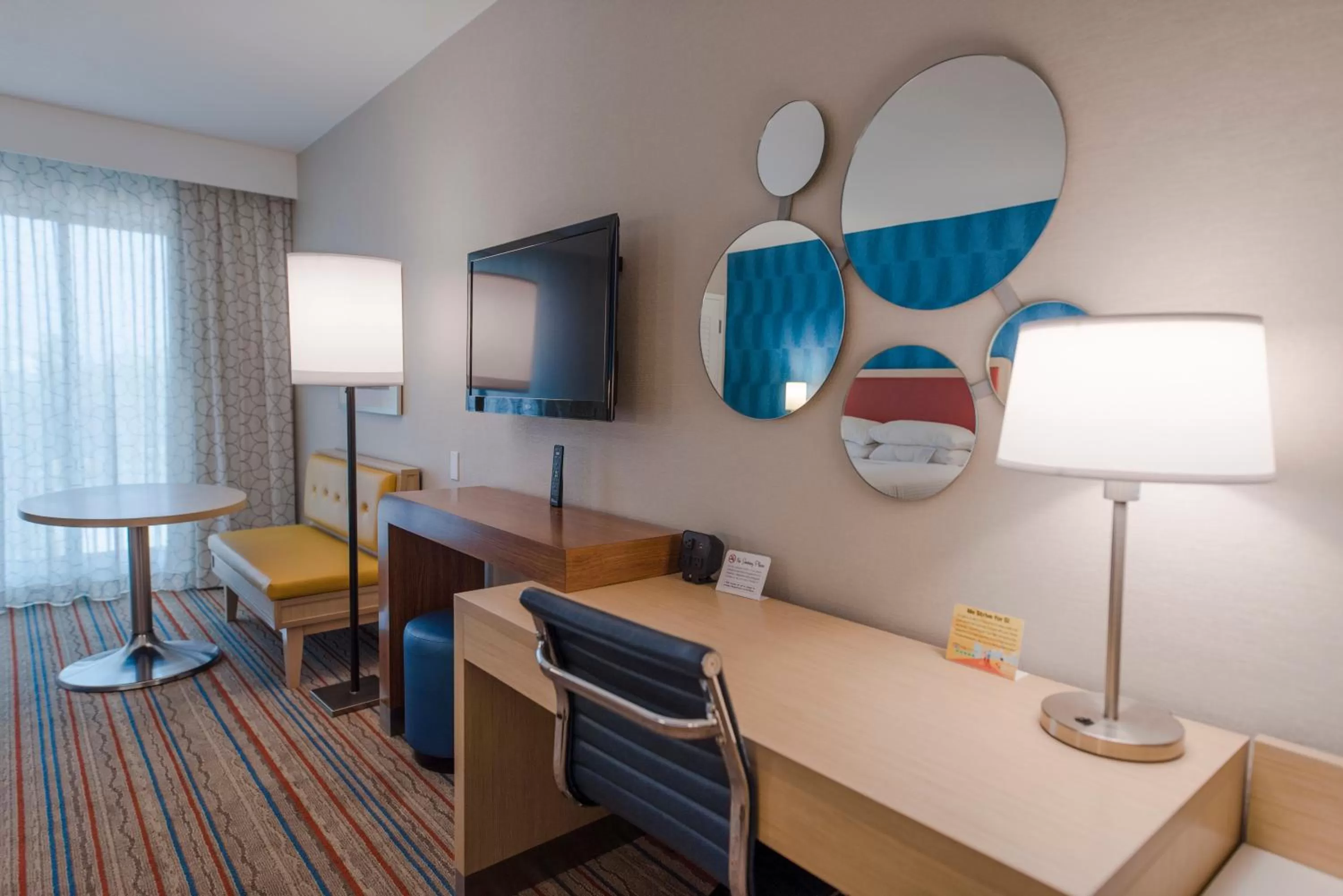 TV and multimedia in Howard Johnson by Wyndham Anaheim Hotel & Water Playground