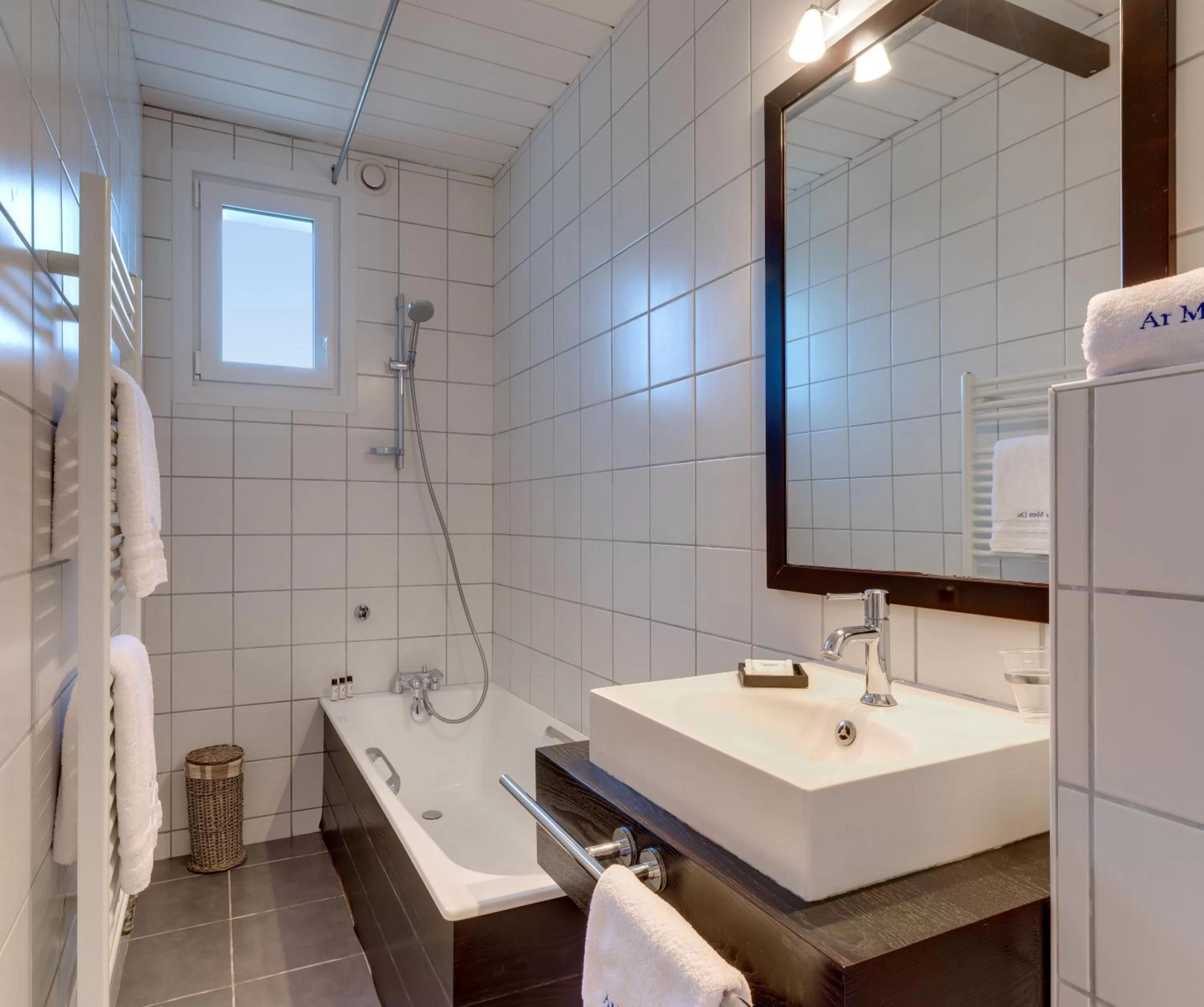 Bathroom in Ar Men Du, Hôtel 3 Etoiles Restaurant Gastronomique Durable