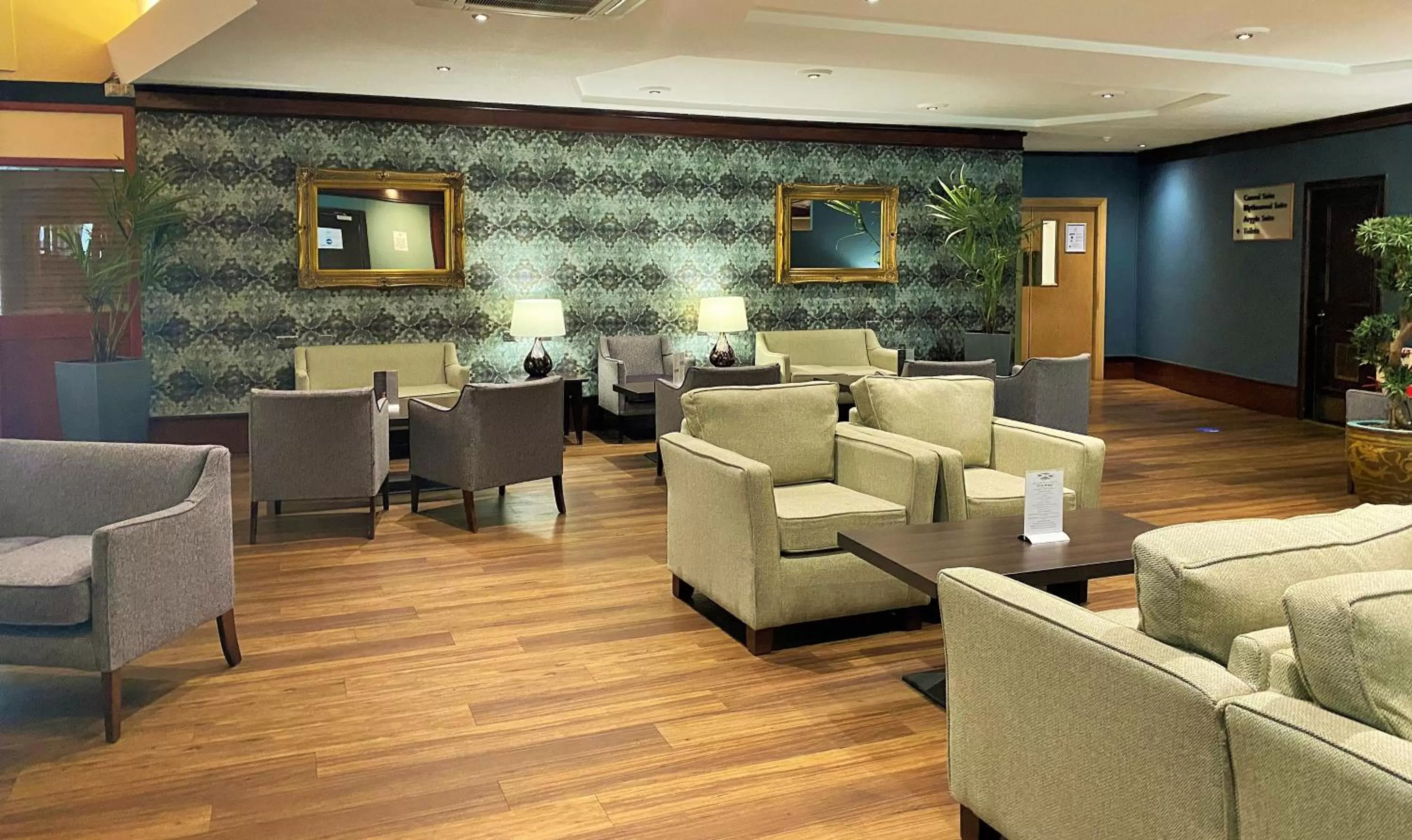 Lounge or bar in Normandy Hotel (Near Glasgow Airport)