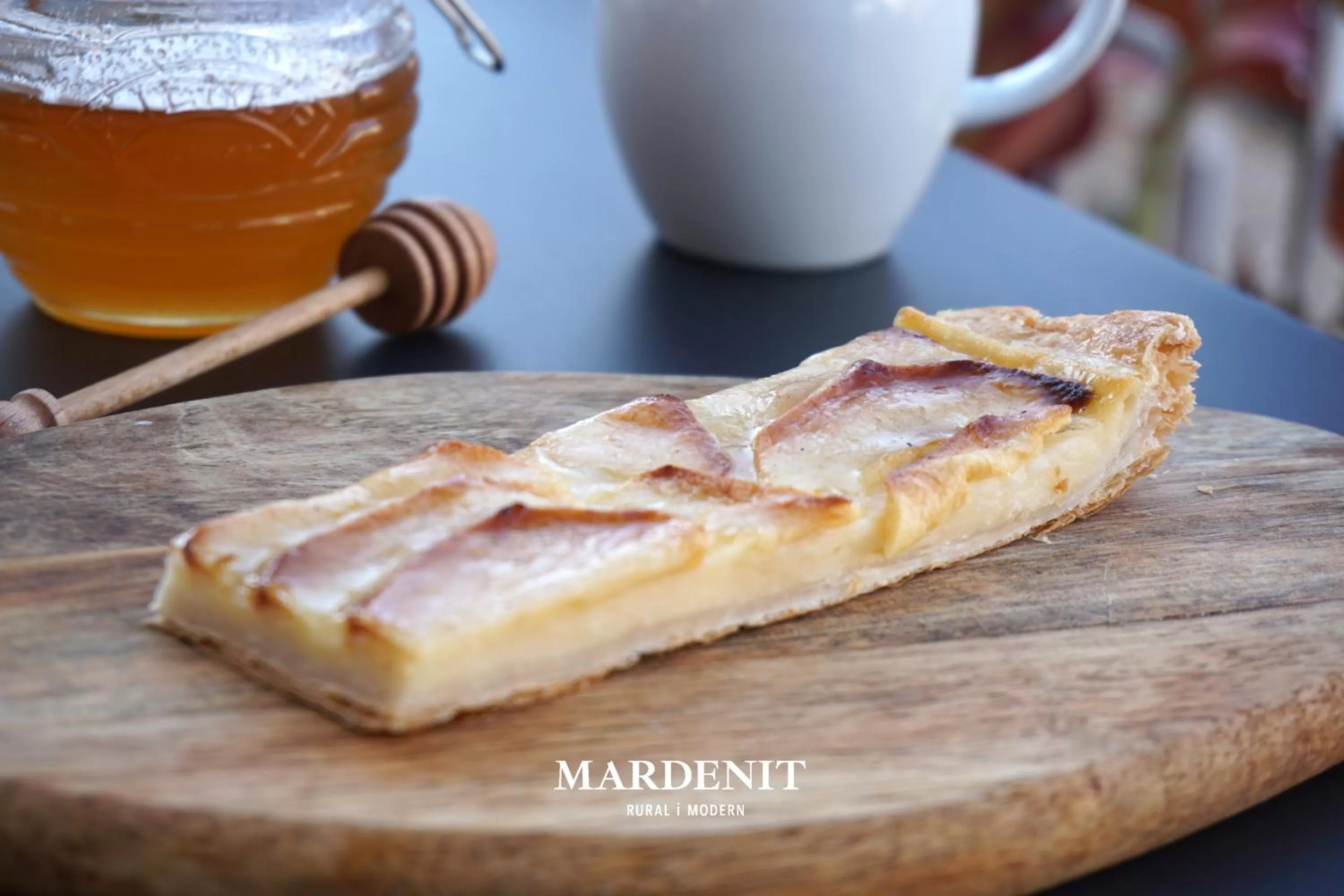 Balcony/Terrace, Food in Mardenit Hotel Boutique