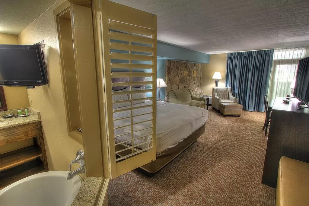 Photo of the whole room, Bed in Greystone Lodge on the River