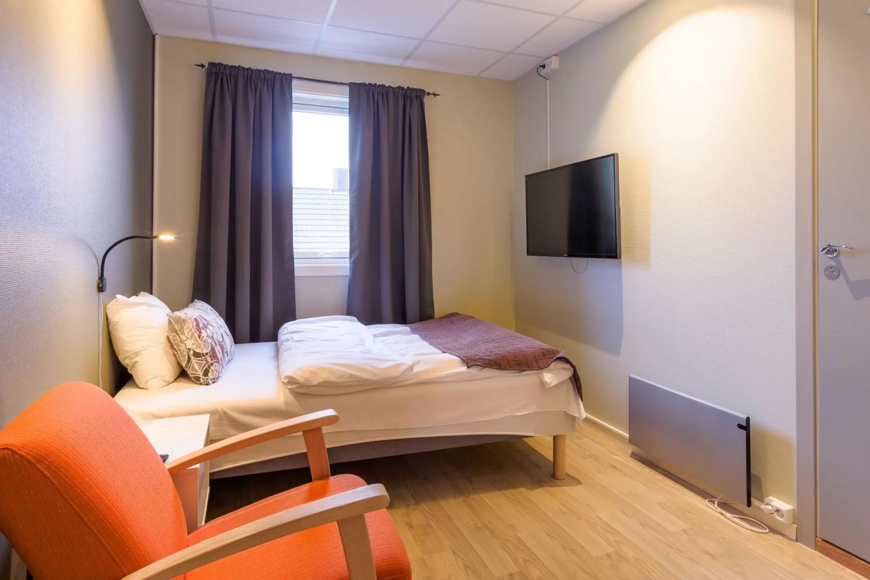 Bed in Corner Hotell