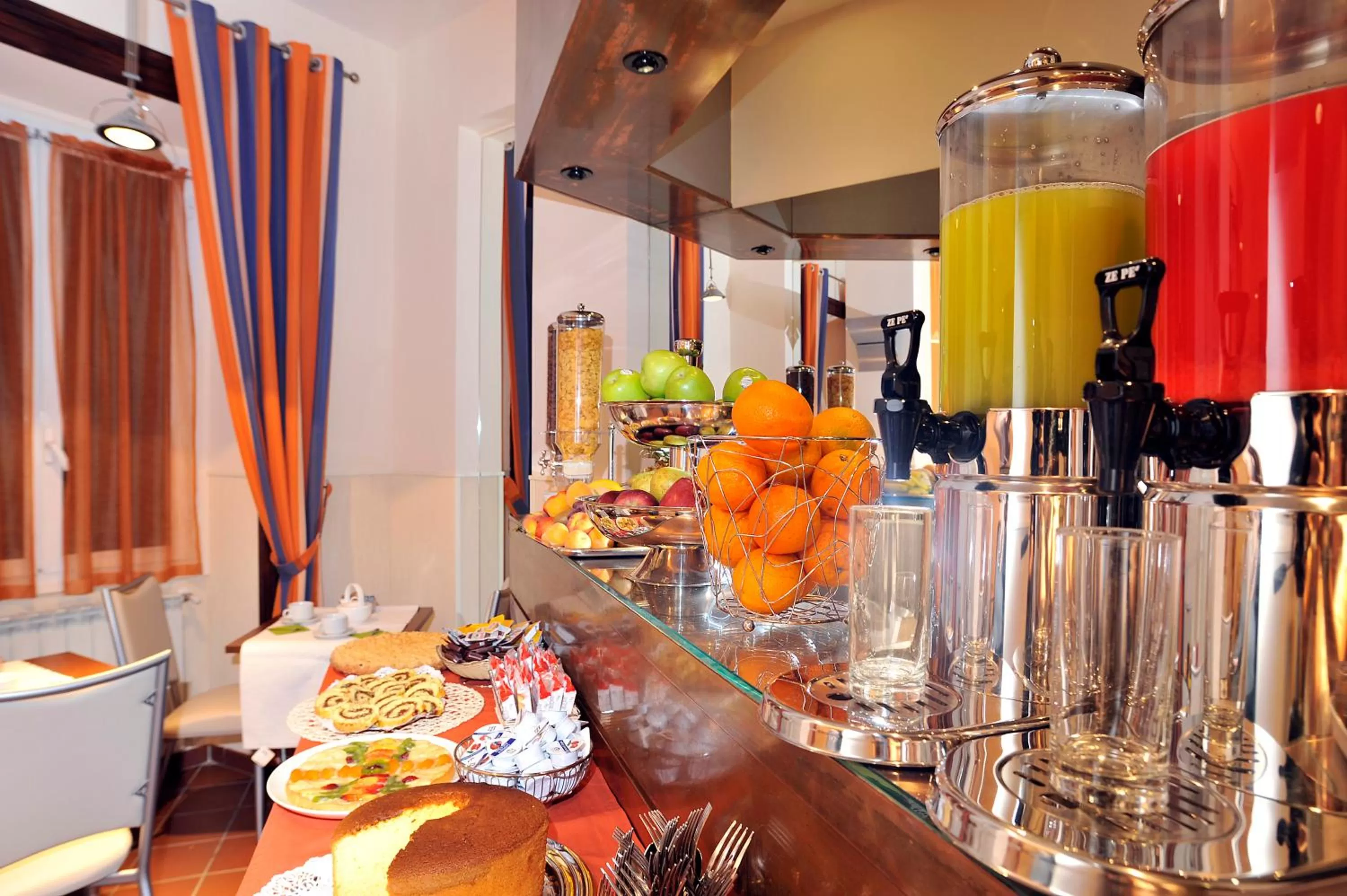 Food and drinks in Hotel Scott House