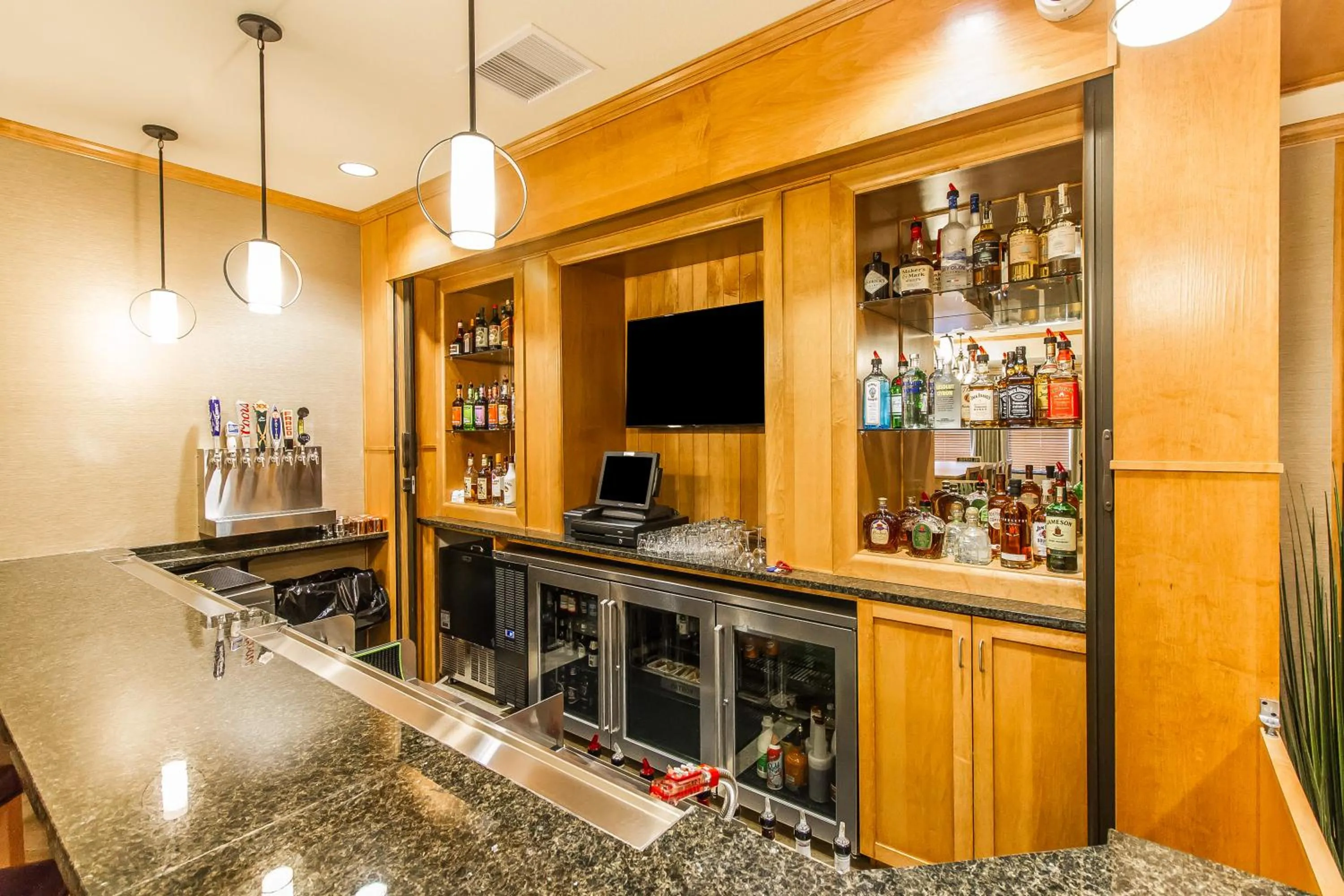 Lounge or bar in MainStay Suites Stanley