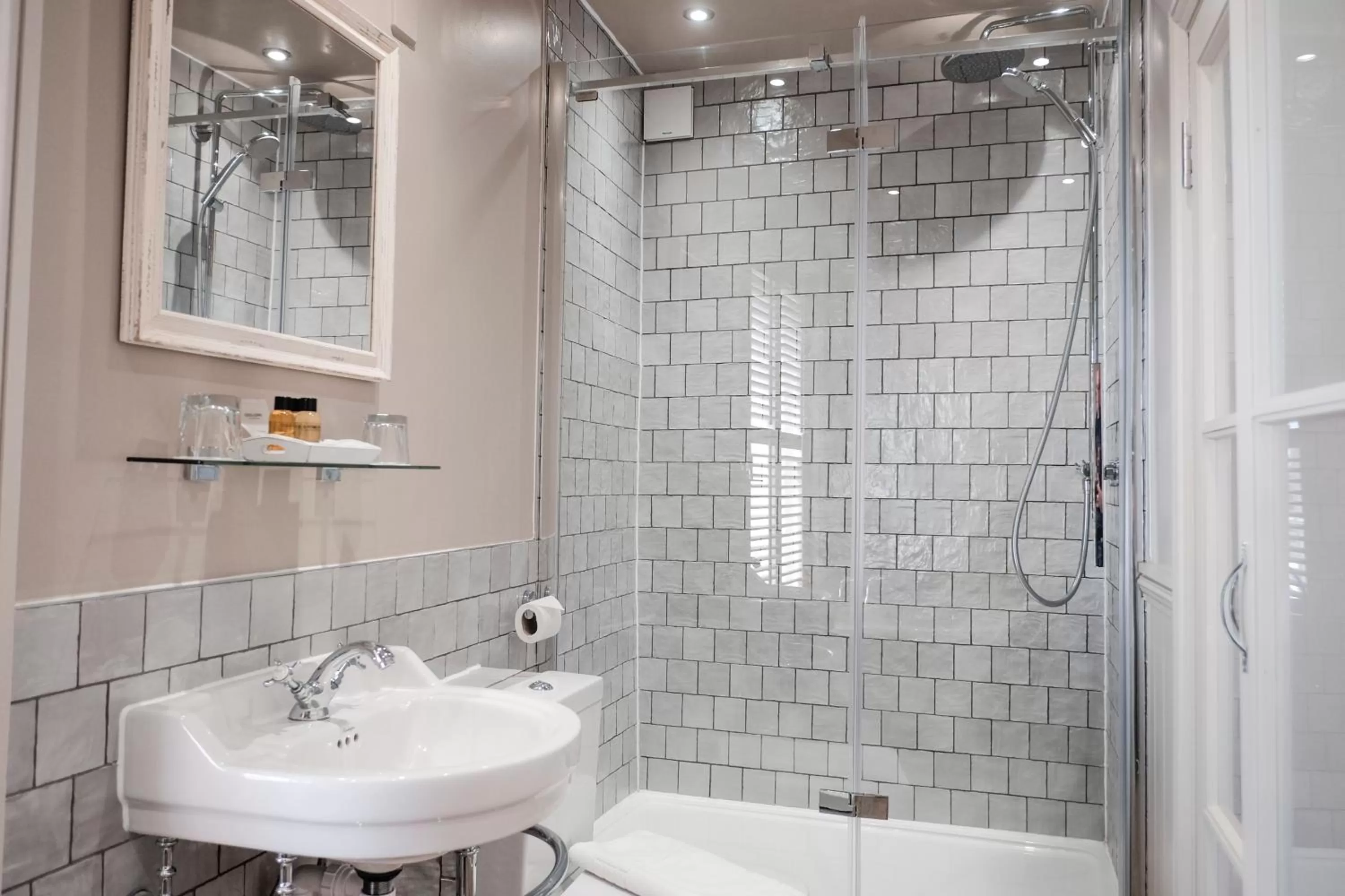 Bathroom in Swan Hotel