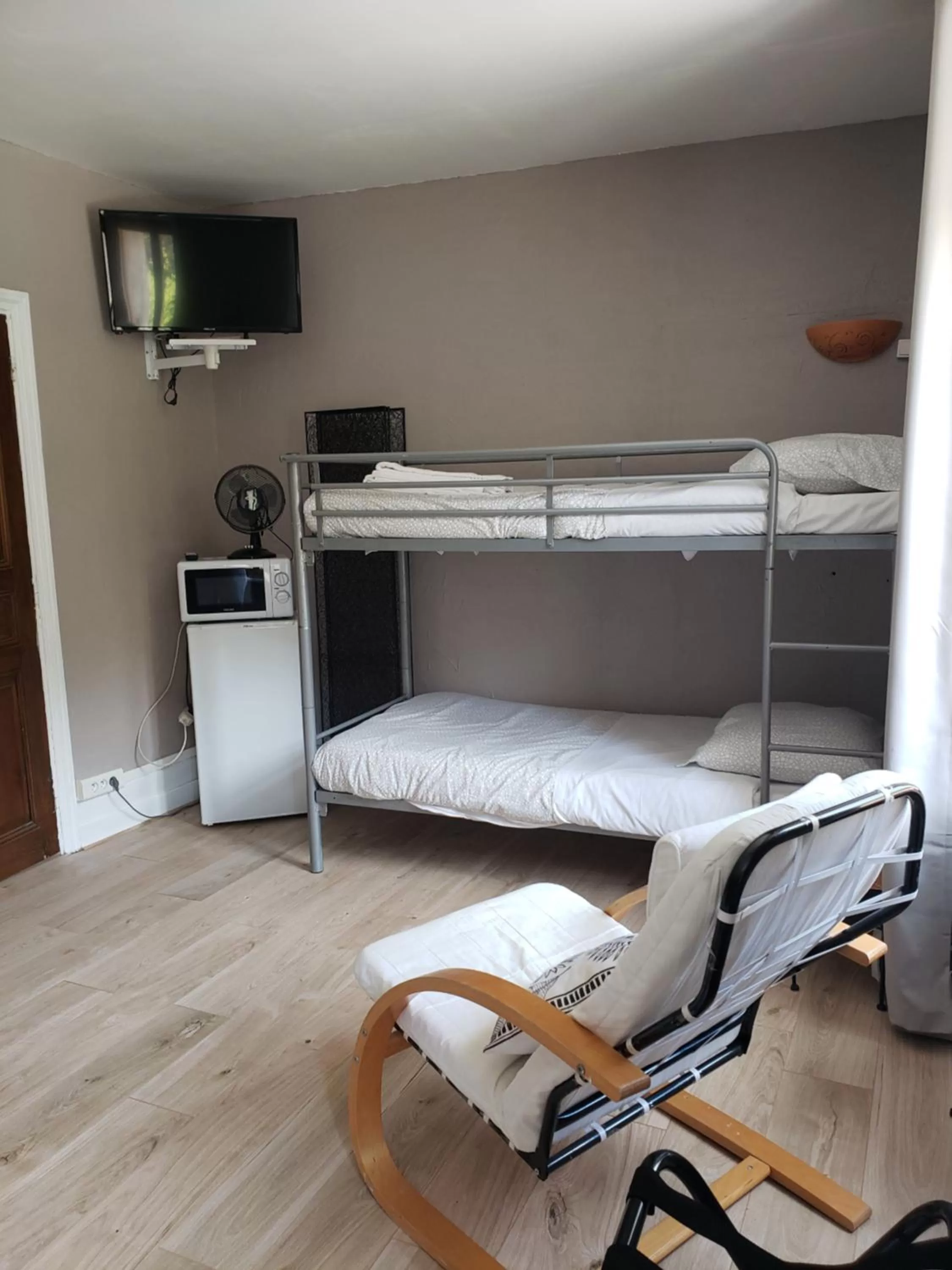 bunk bed in Le Moulin D'onclaire Camping et chambres d'hôtes