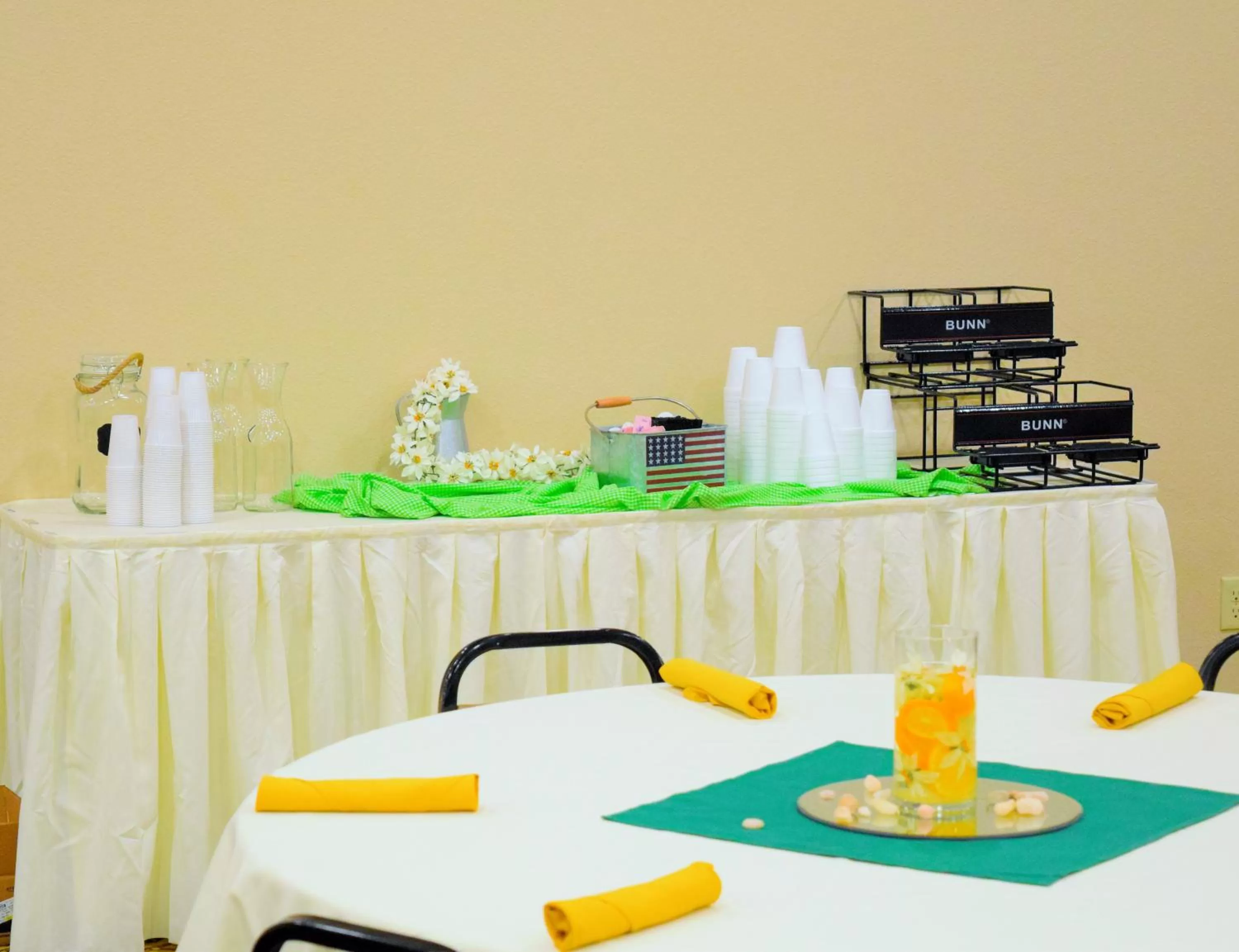 Food and drinks in Newcastle Lodge & Convention Center