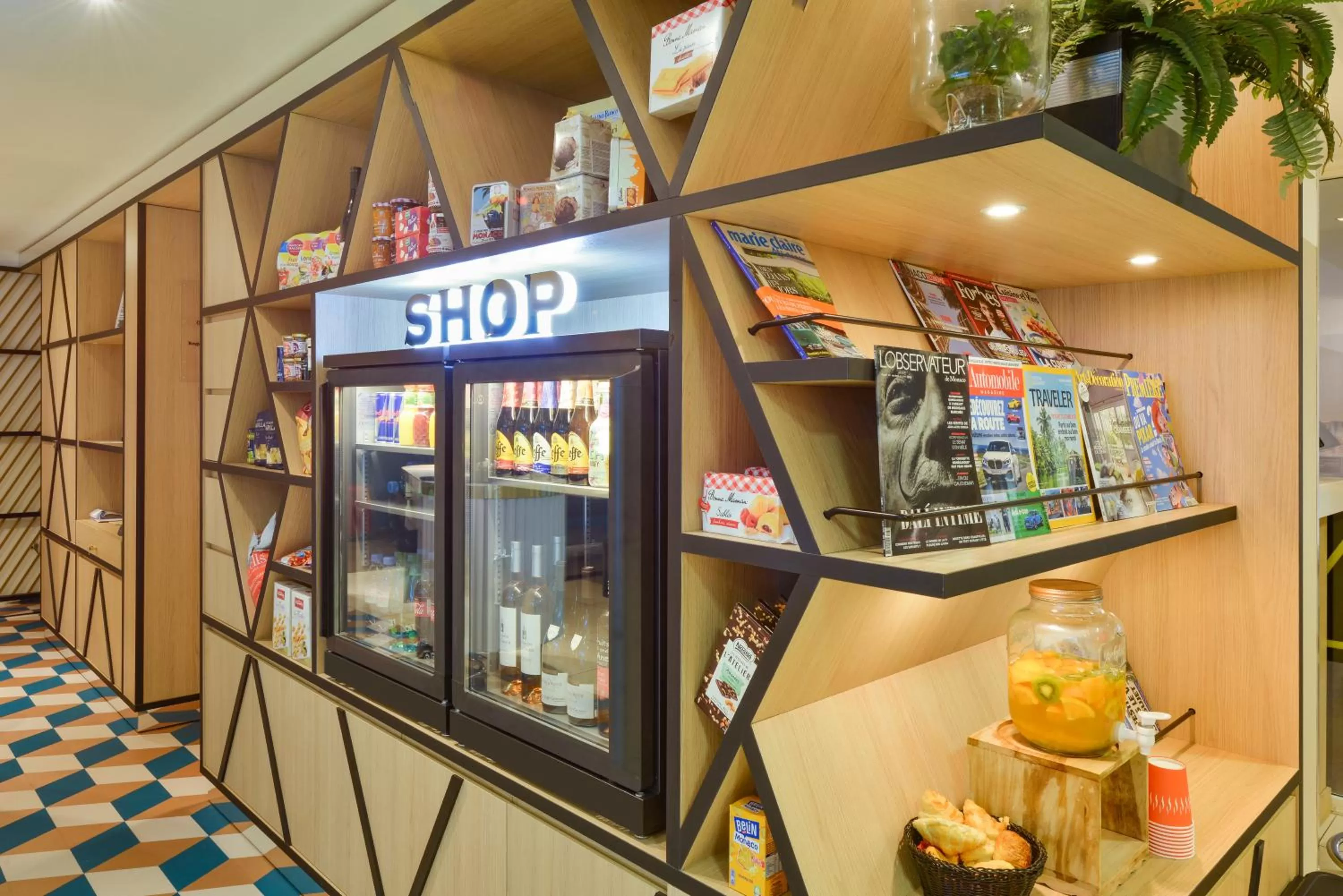 On-site shops in Aparthotel Adagio Monaco Monte Cristo